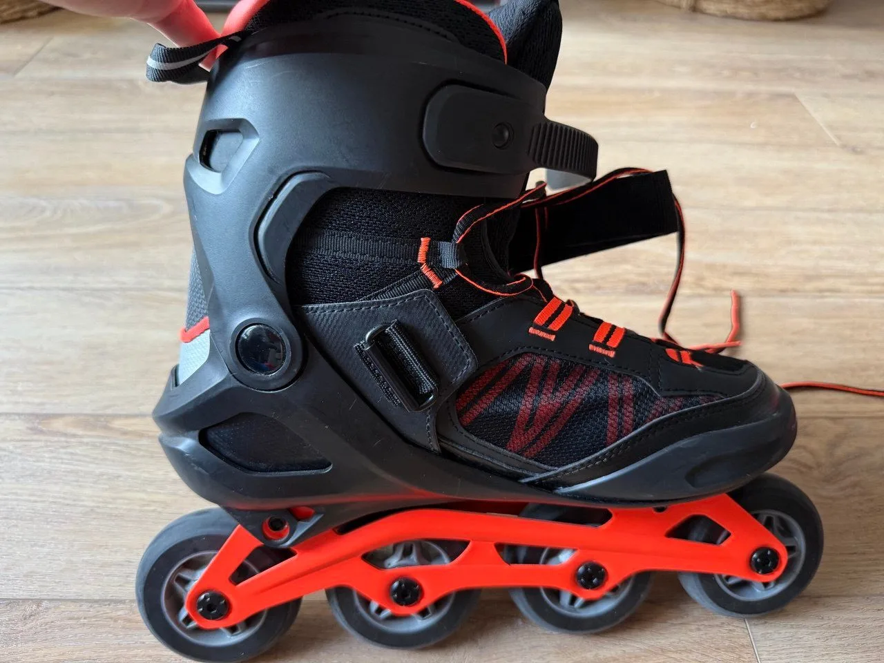 Inline Skates With Knee and Elbow Pads image indicator(2)