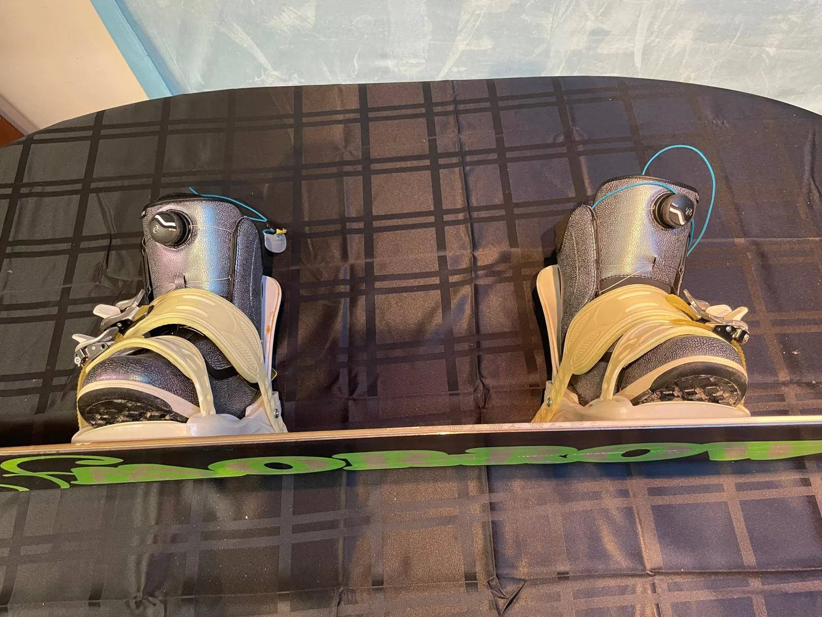 Morrow Mantra Snowboard+Bindings + Vans Size 7 Shoes – $100 image indicator(9)