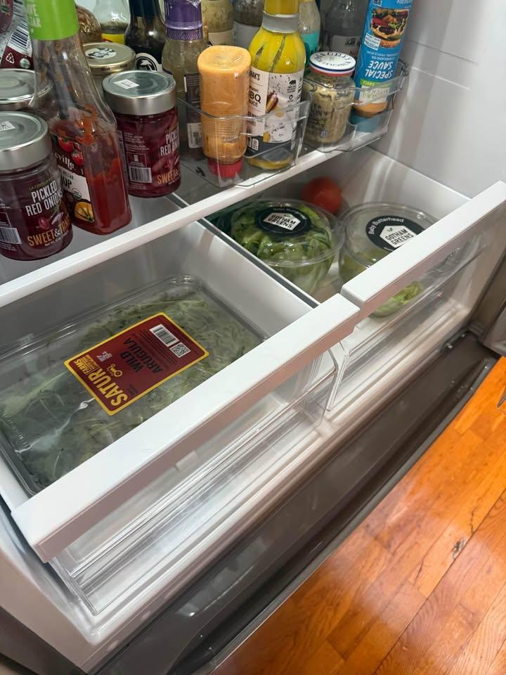 Insignia 30in bottom freezer fridge - photo 4