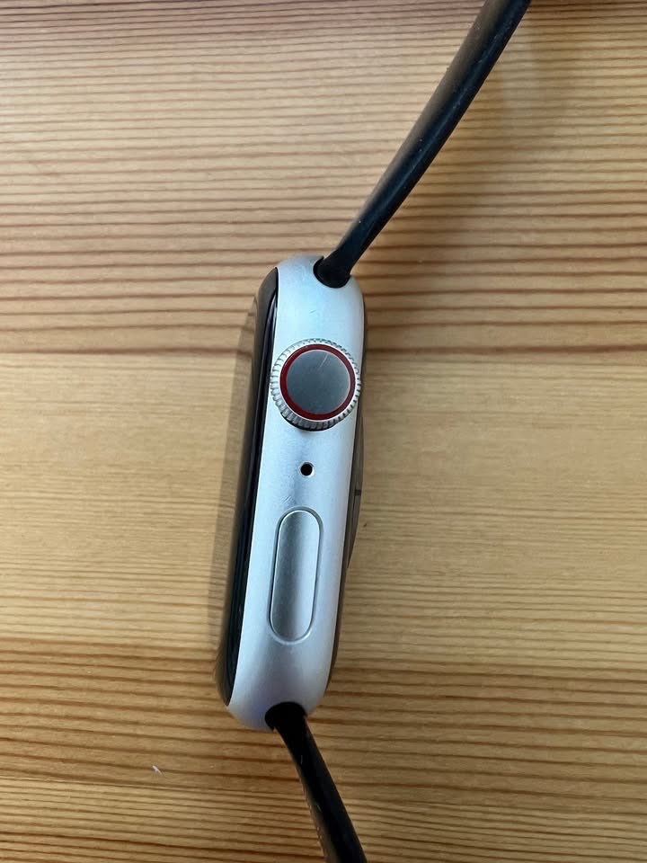 Apple Watch 8 GPS+Cellular - 45  mm - Aluminium - photo 4