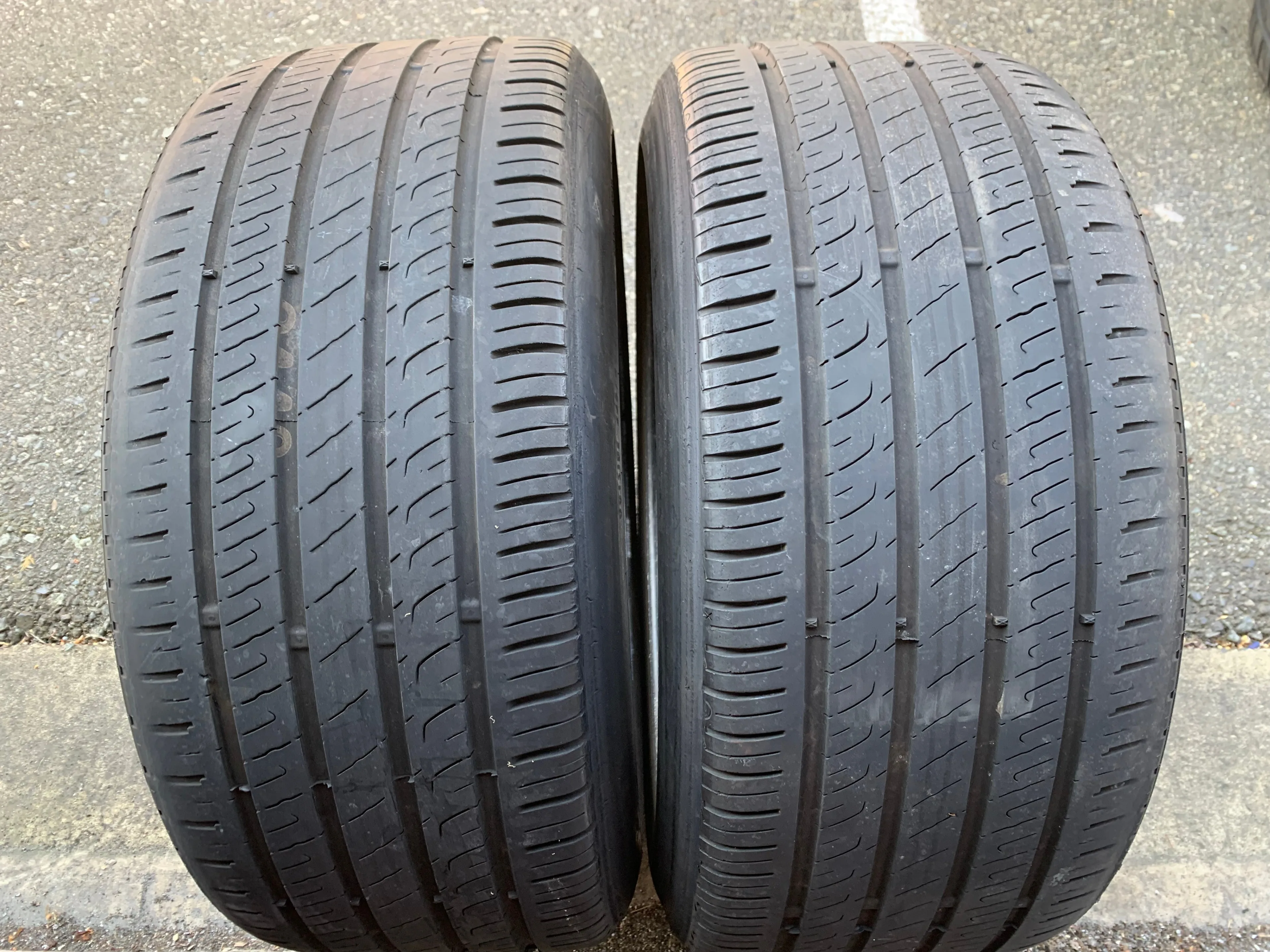 PAIR of 235/40/18 95W Barum Bravuris 5 HM with 50% tread thumbnail