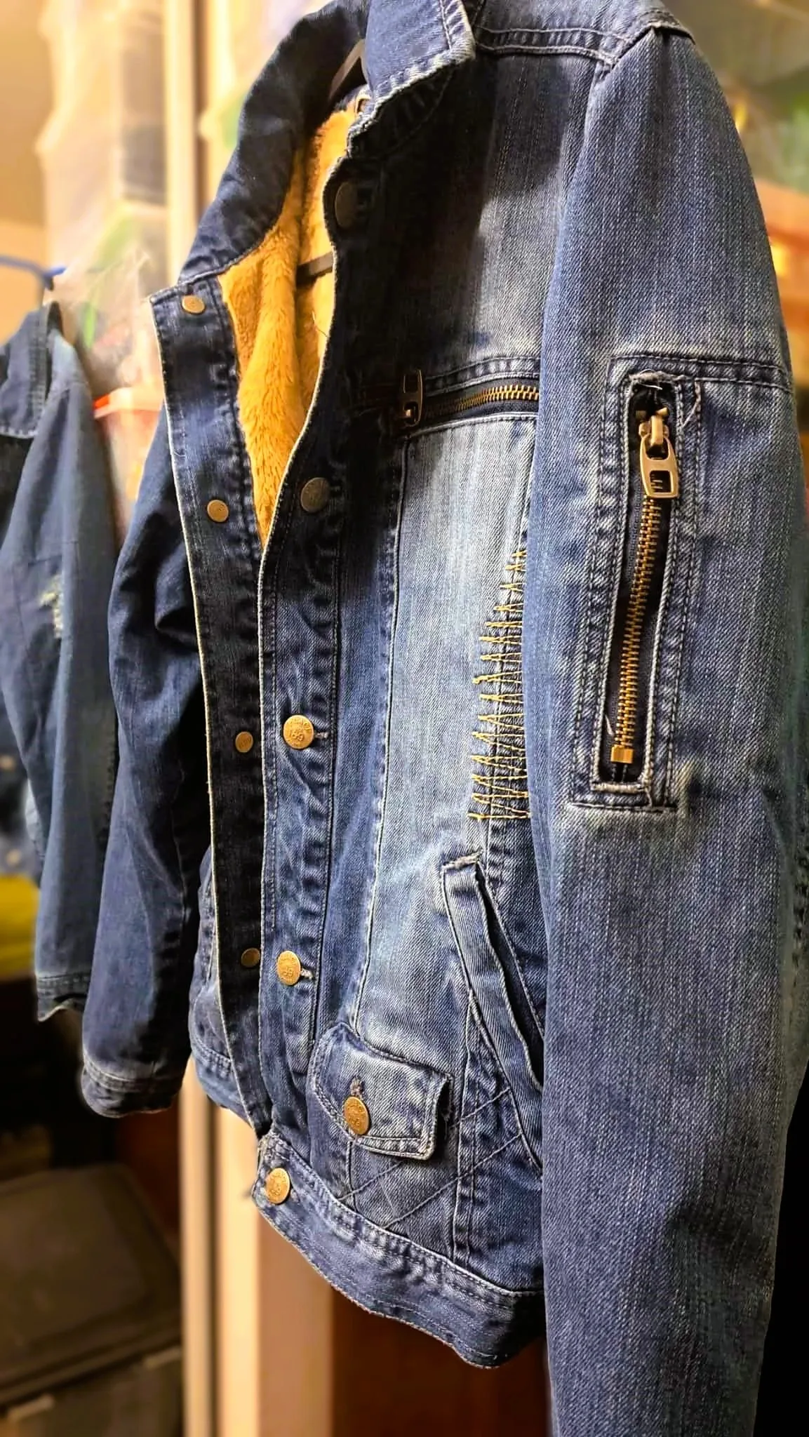 Denim Sherpa Jacket Ripped Classic Design Distressed Sleeve image indicator(5)