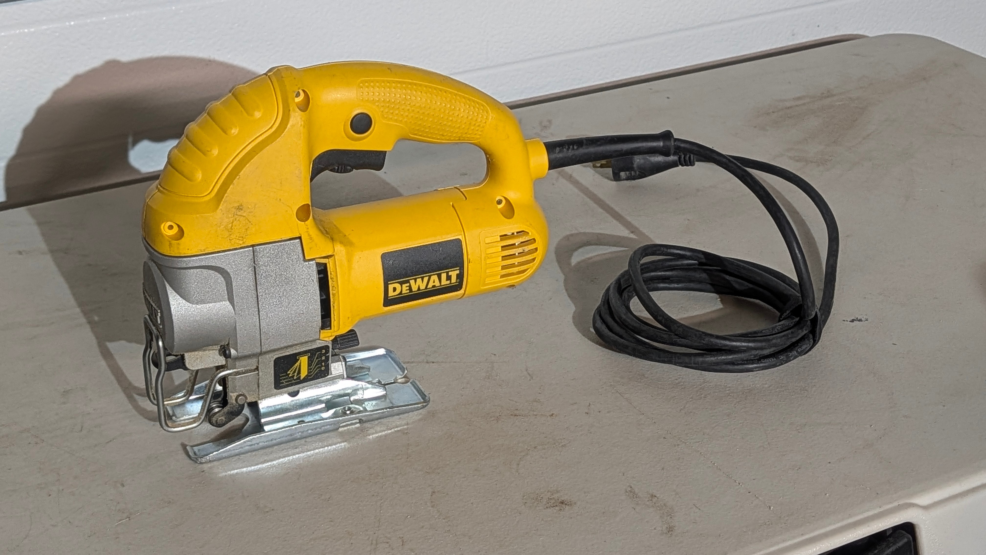 DEWALT 5.5 Amp Compact Jig Saw DW317