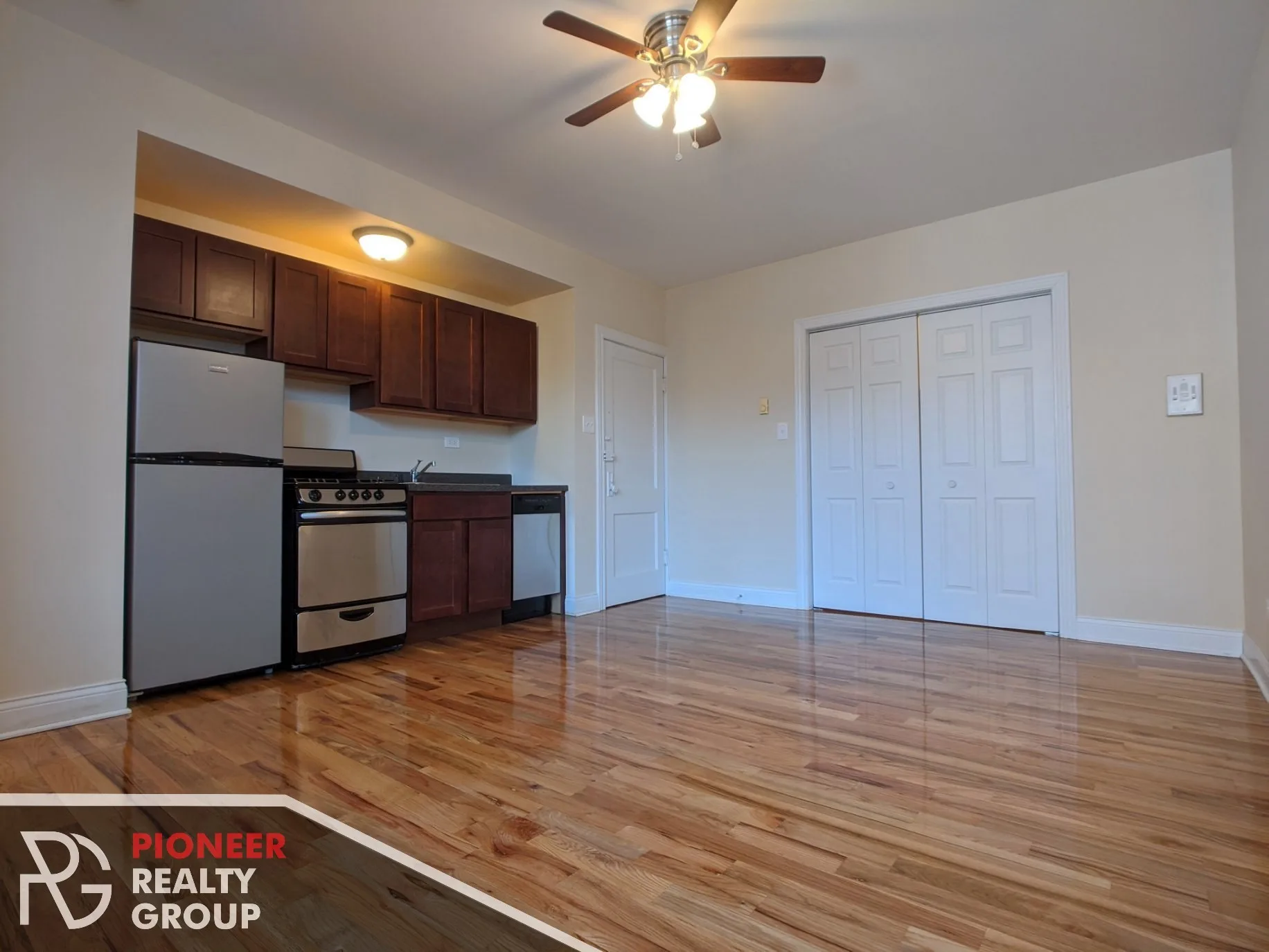 Studio in Lakeview Available for Rent! image indicator(2)