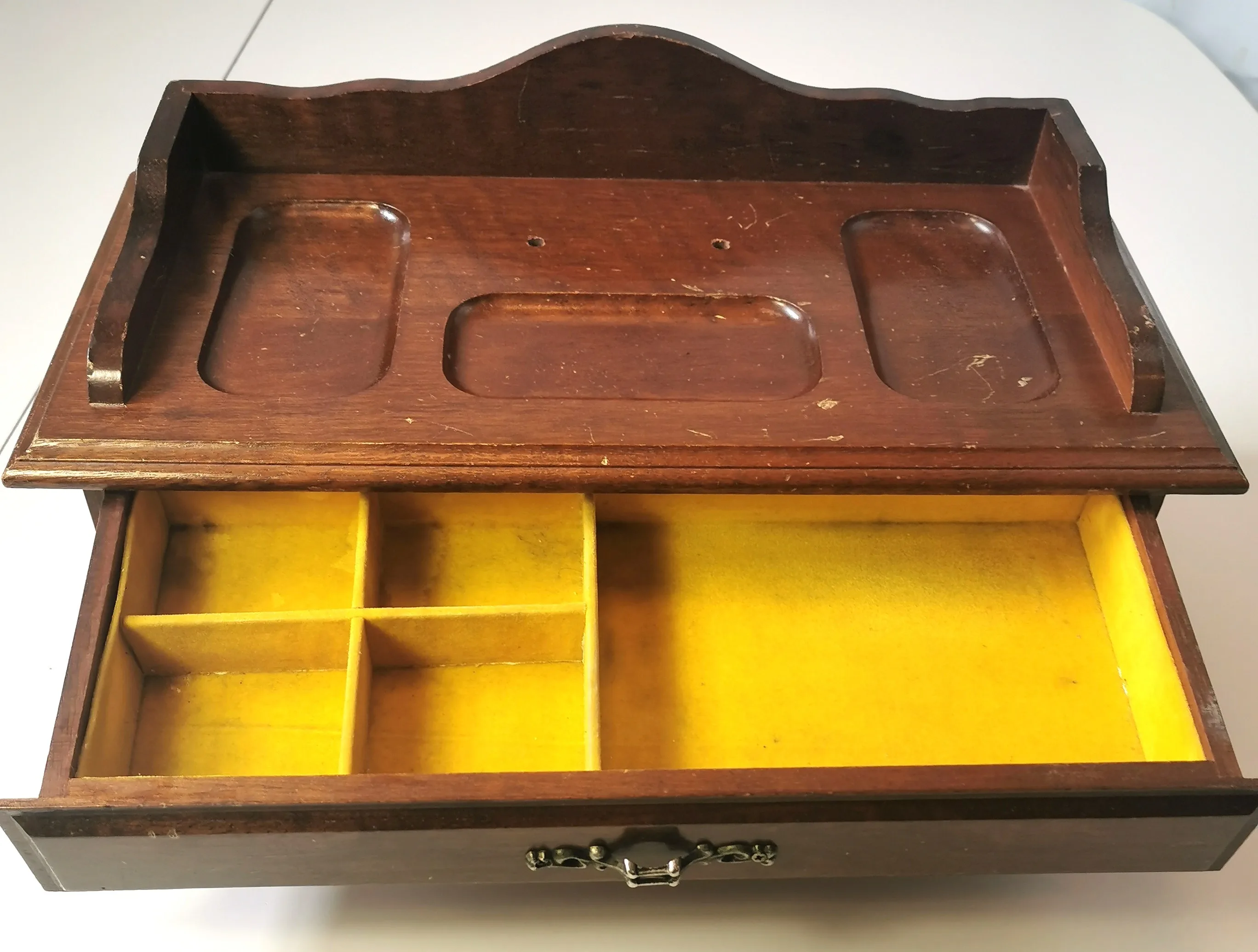 Vintage 70s Gentlemen's Wood Dresser Valet Organizer by Dynasty image indicator(9)
