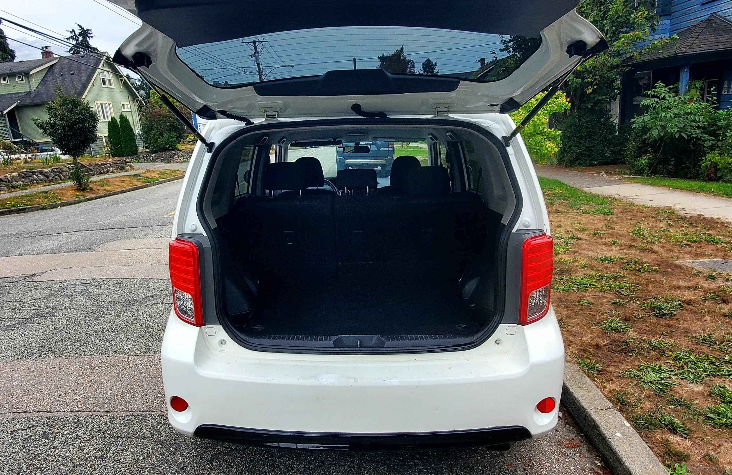 2013 Scion xB Base 4dr image indicator(6)