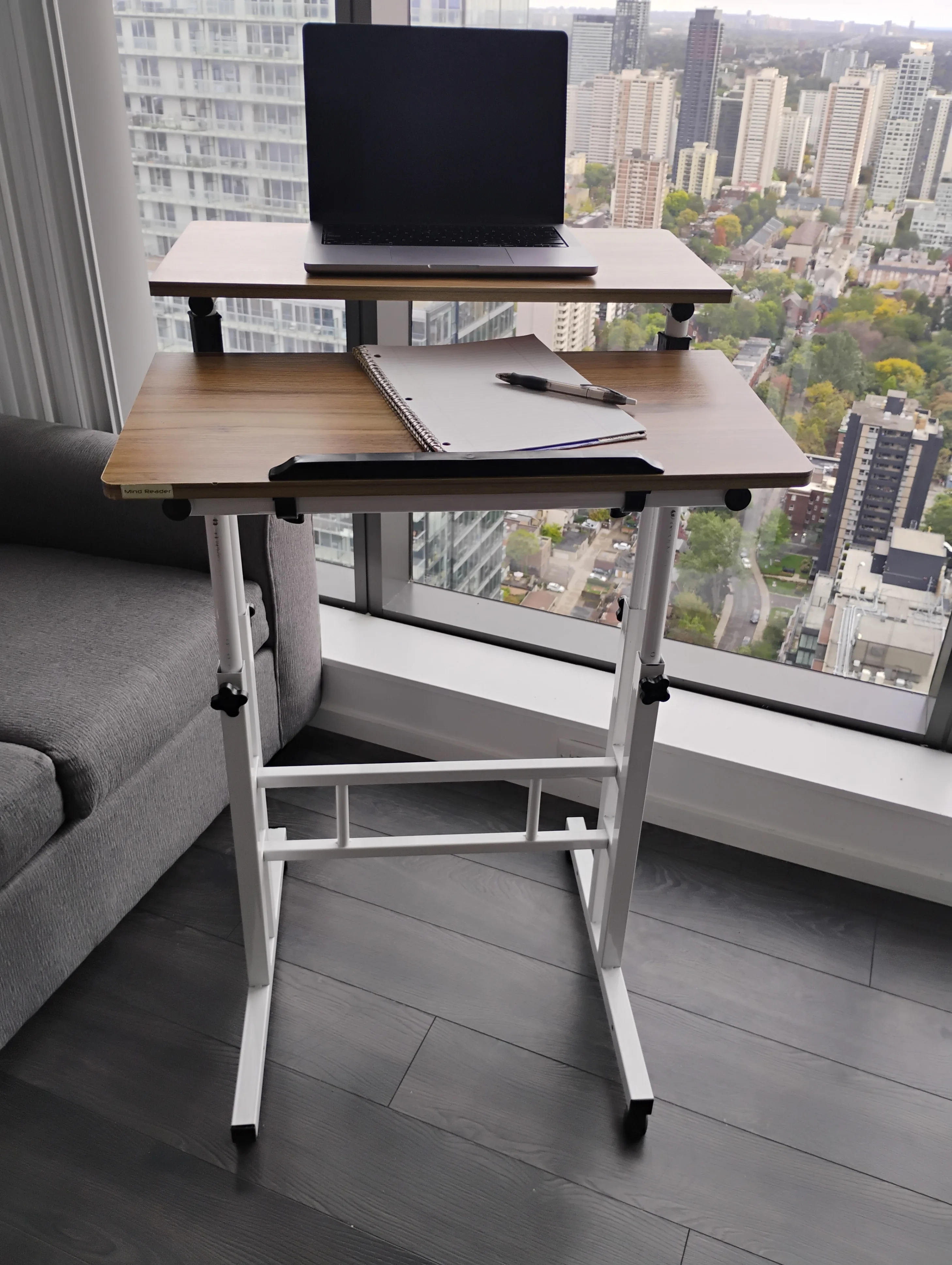 Adjustable (standing/sitting) desk image indicator(3)