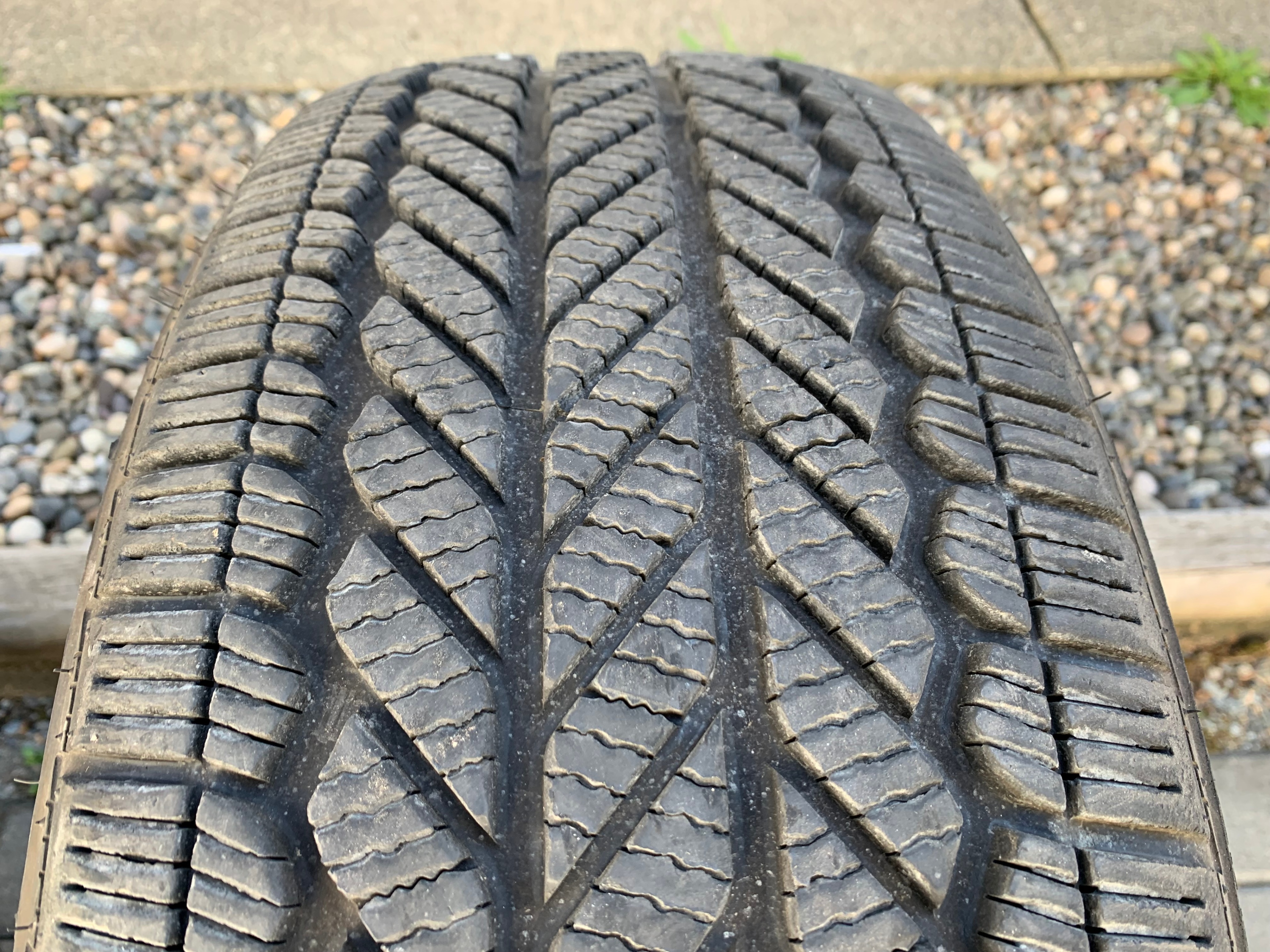 1 x single 225/55/18 98V M+S Bridgestone Weatherpeak 80% tread - photo 3