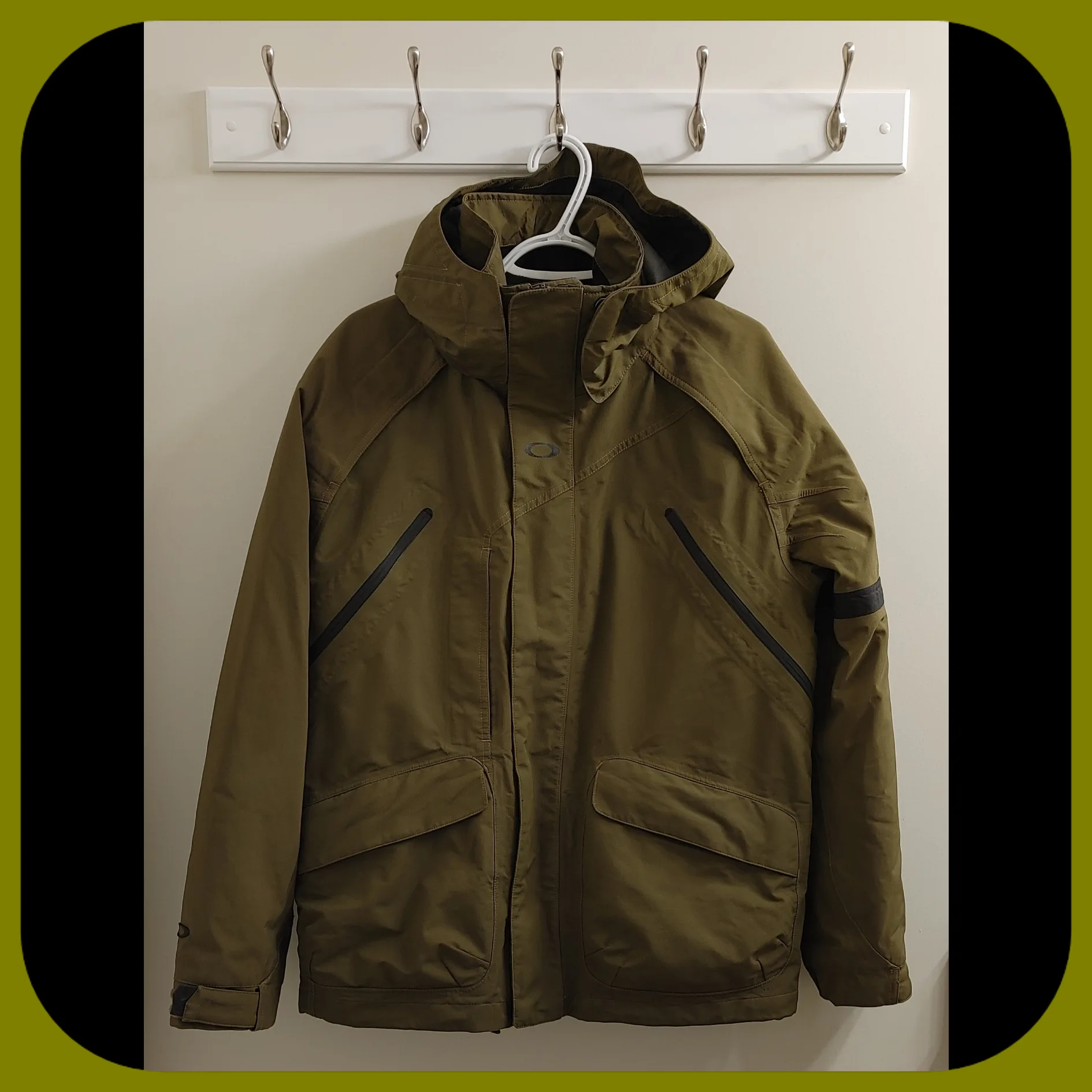 OAKLEY || Mens Rocket Fuel Snowboarding Jacket & Pants (SIZE M) image indicator(2)