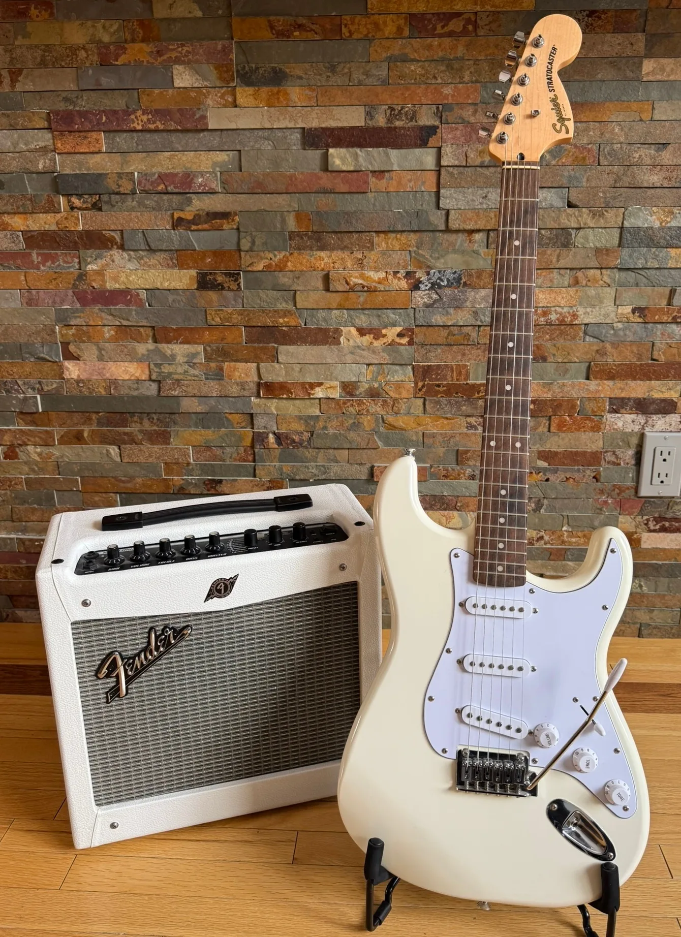 Squier Stratocaster | Fender Amp Package