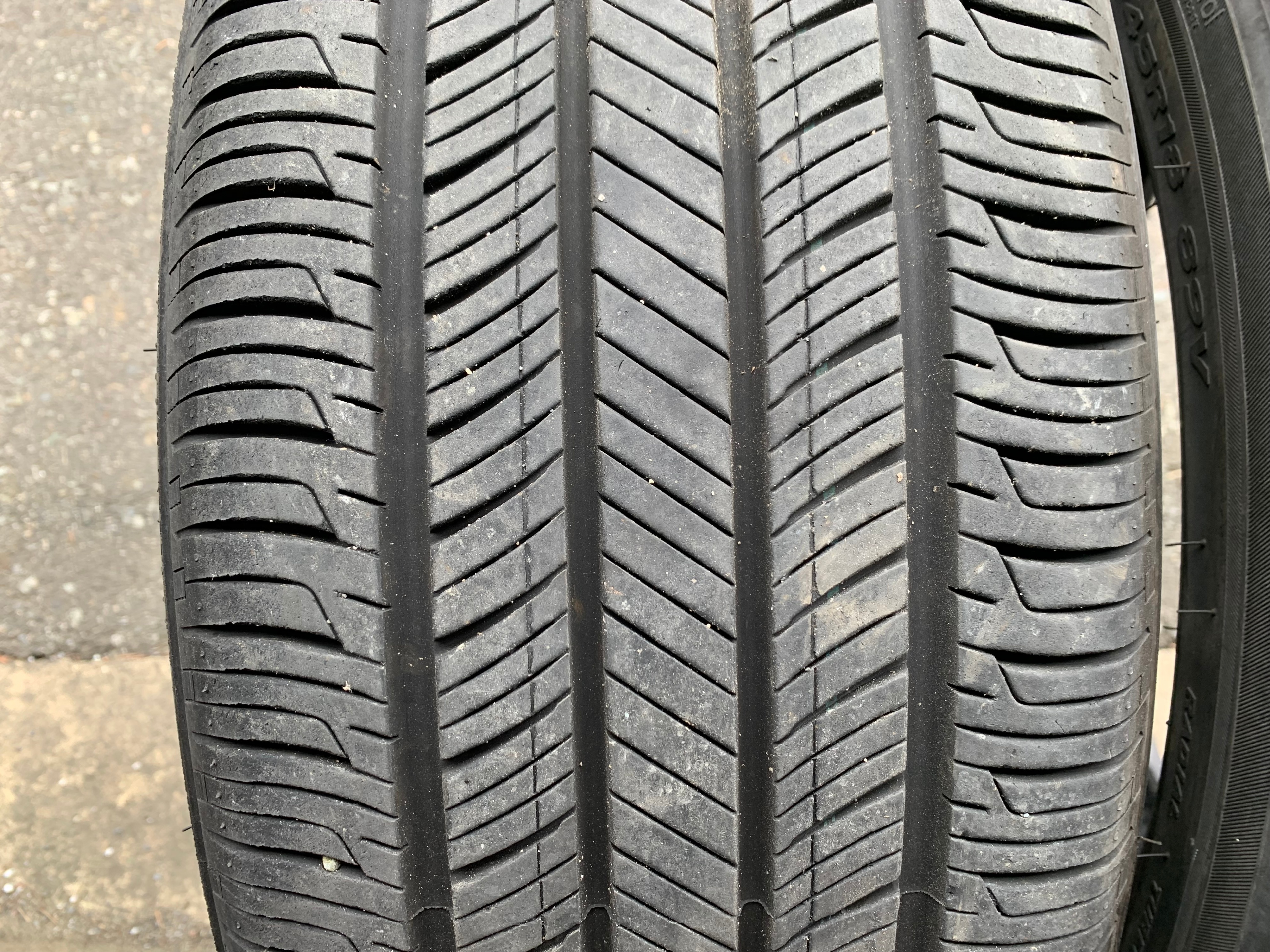 Pair of 215/45/18 89V M+S Hankook Kinergy GT with 80% tread - photo 4