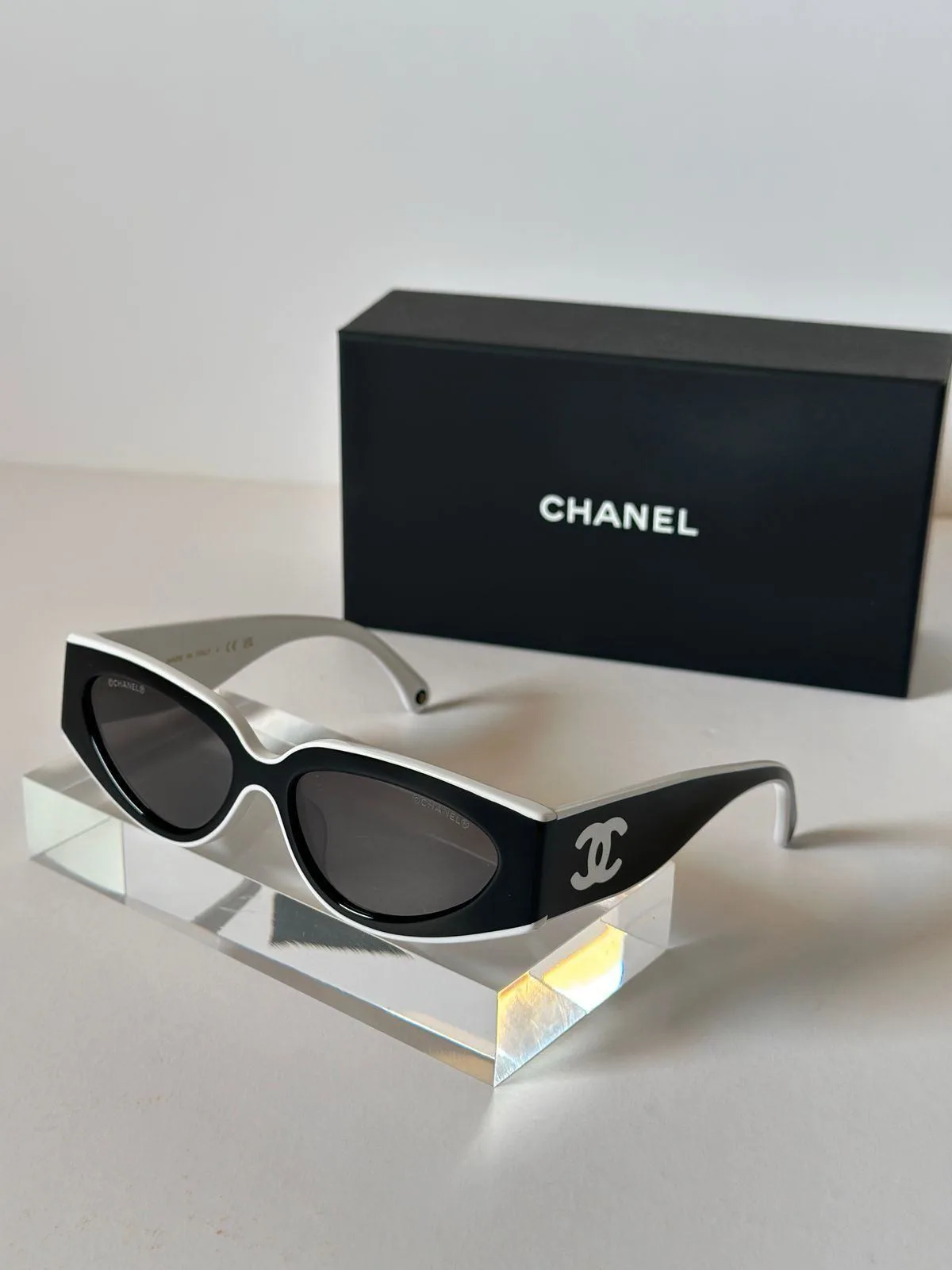 NEW CHANEL CH6056 Black & White Acetate Cat Eye Sunglasses image indicator(2)