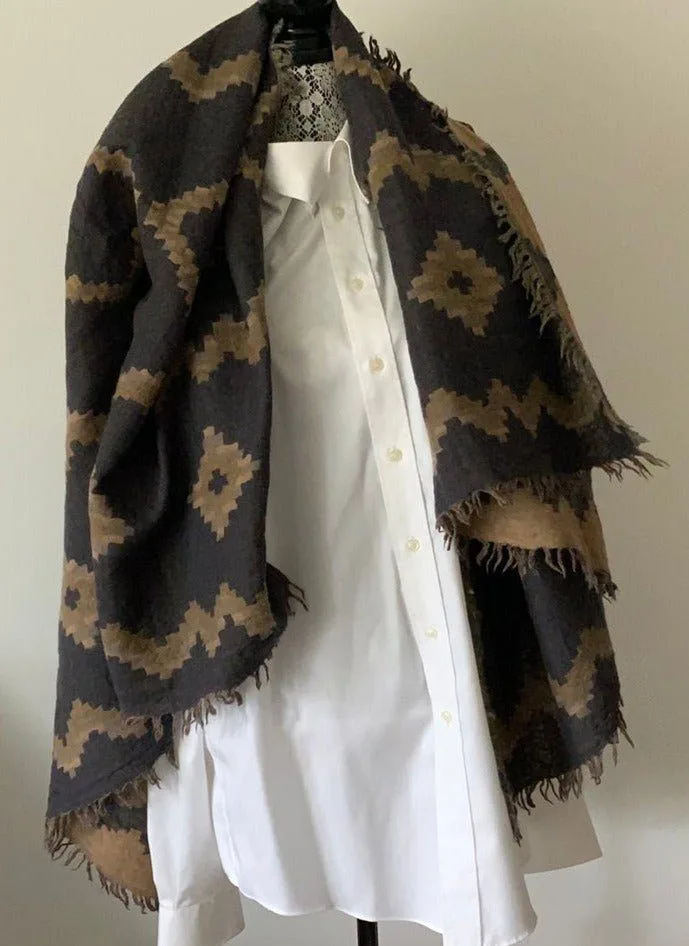 Aritzia Wilfred Diamond Pattern Wool Blanket Scarf image indicator(3)