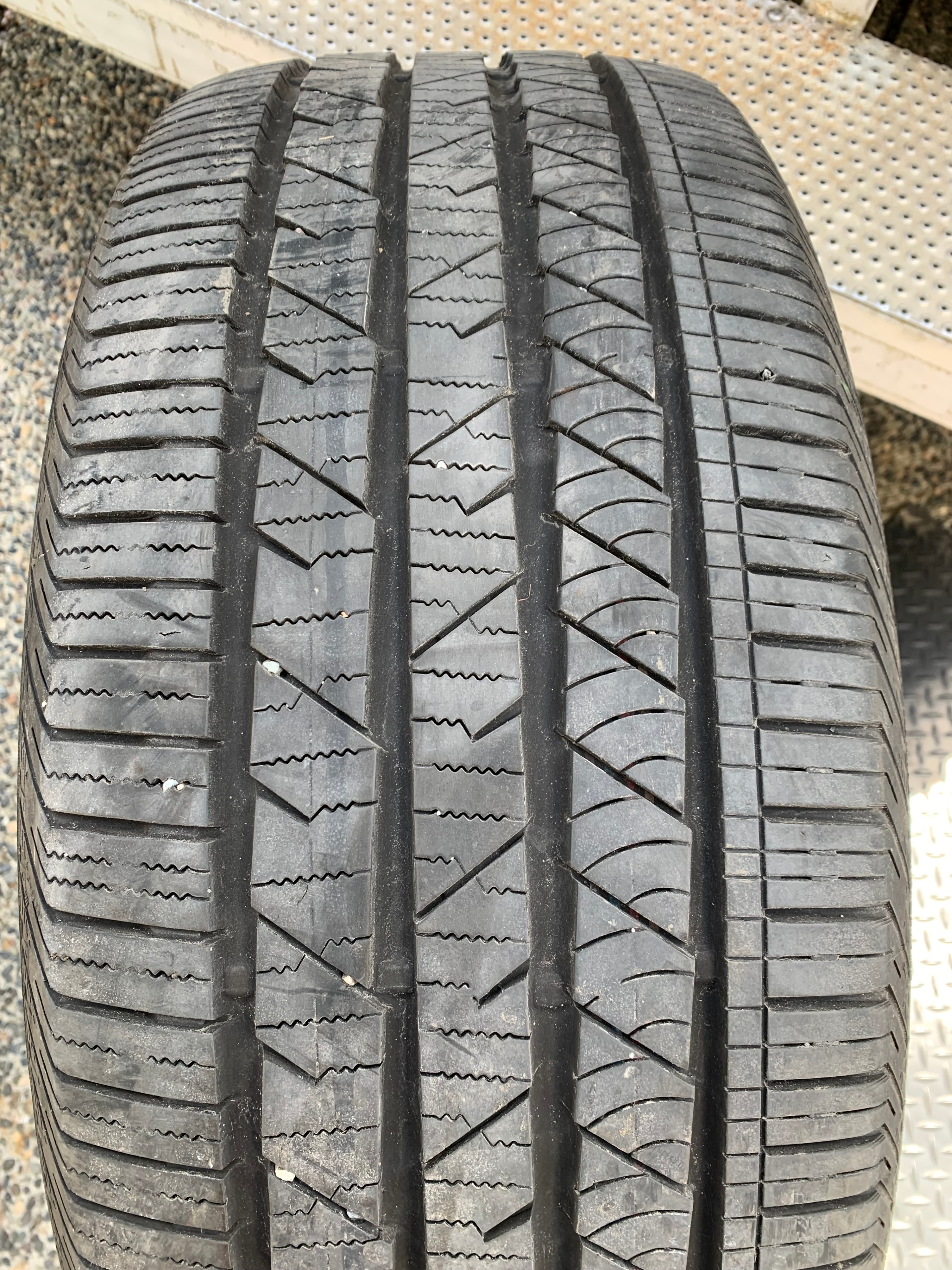 1 X single 255/50/20 Continental cross contact LX sport