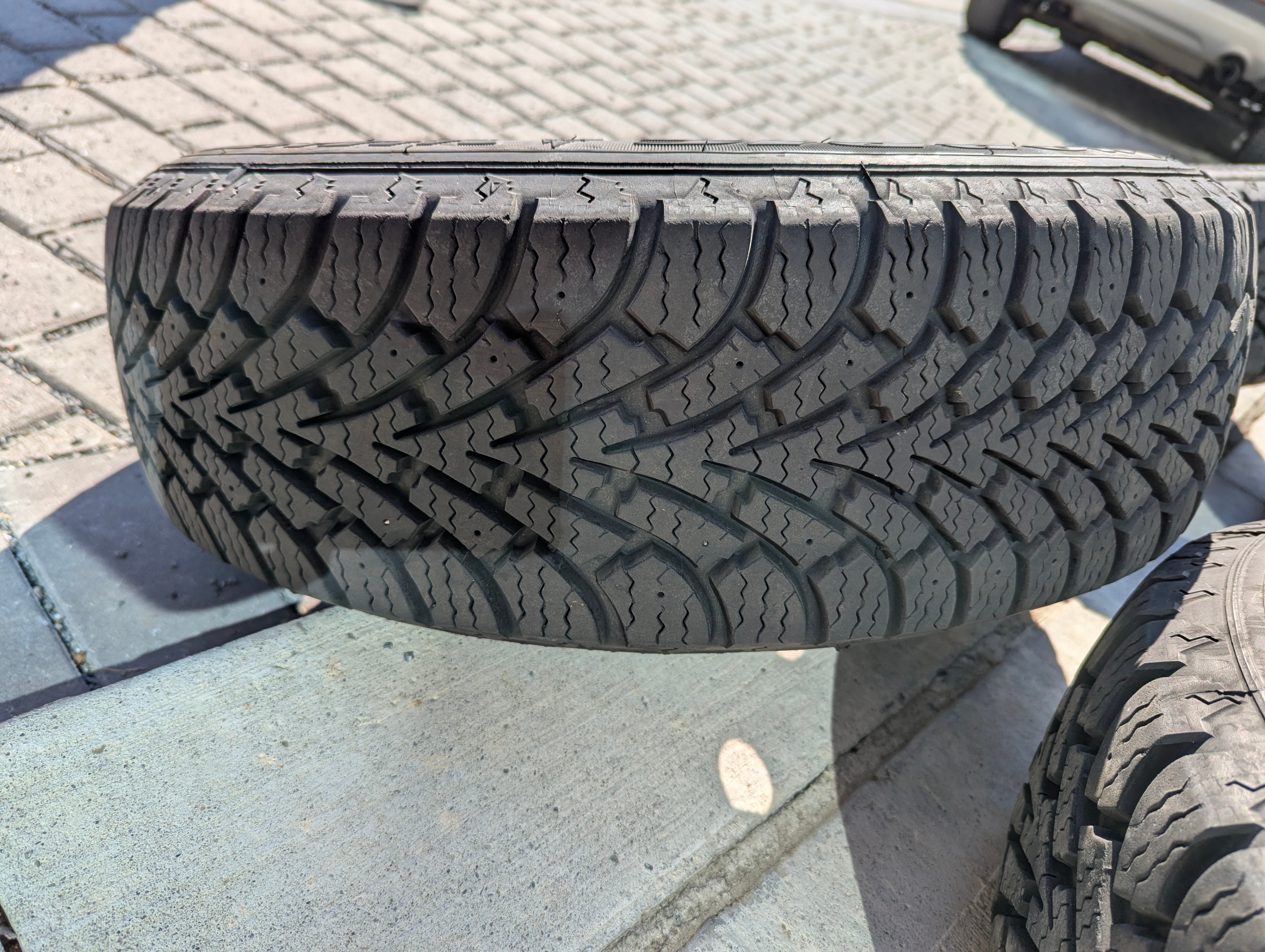 205/60/16 Goodyear Nordic Winter Tires w/ storage bags - photo 5