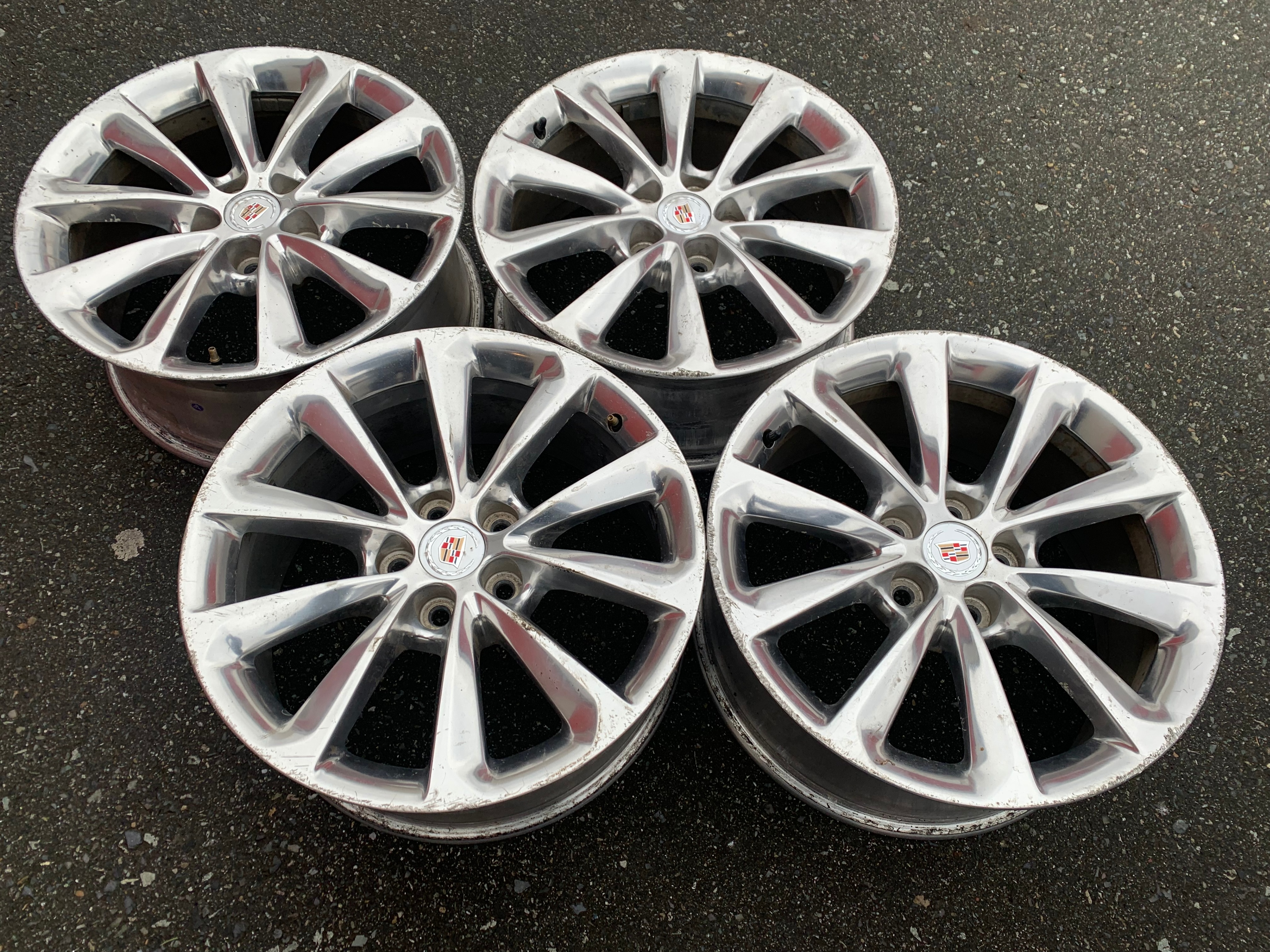 Set of 19X8.5 ET39 Cadillac XTS 2013-2017 wheels good used cond