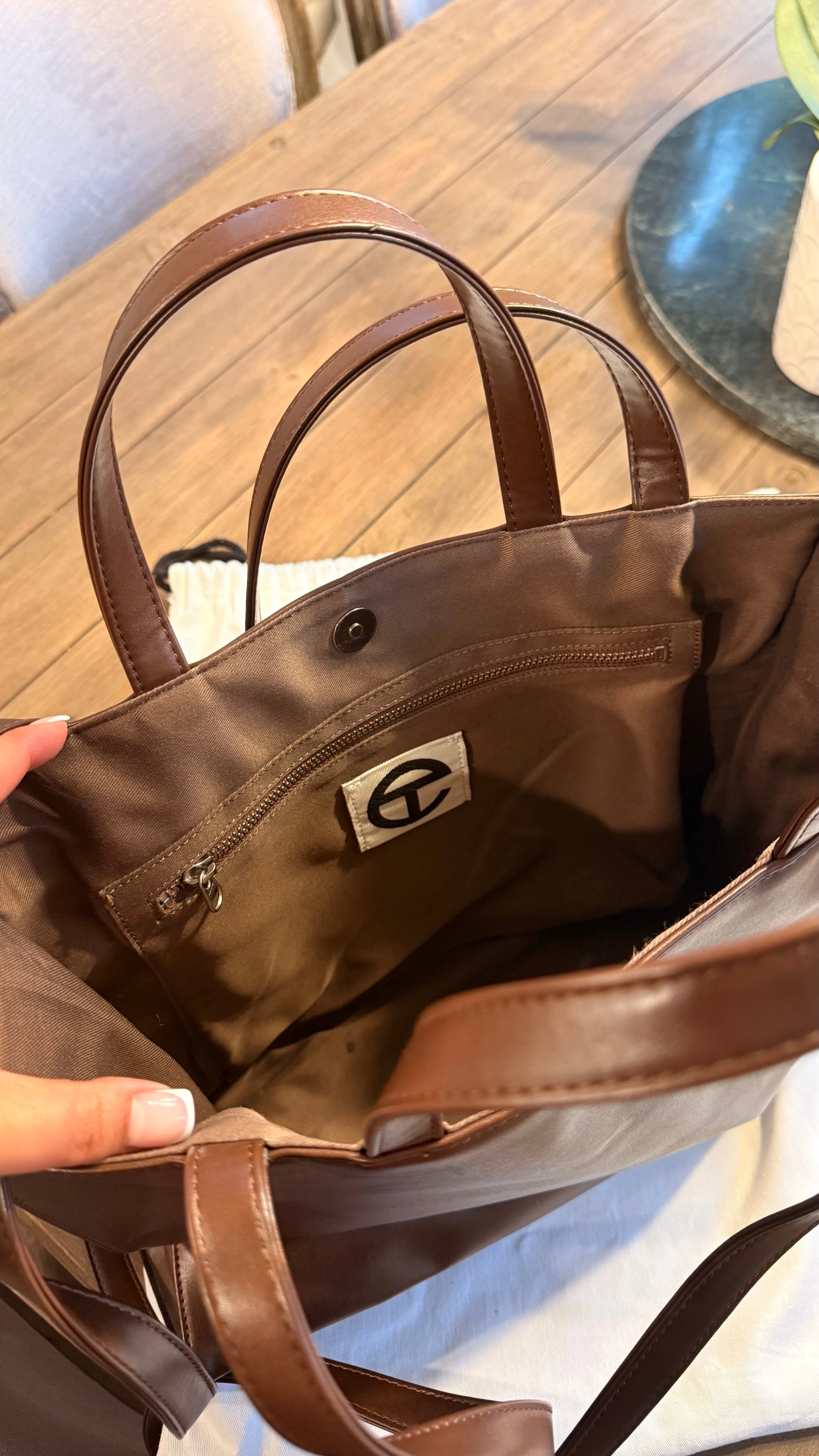 Telfar Medium Shopping Bag image indicator(3)