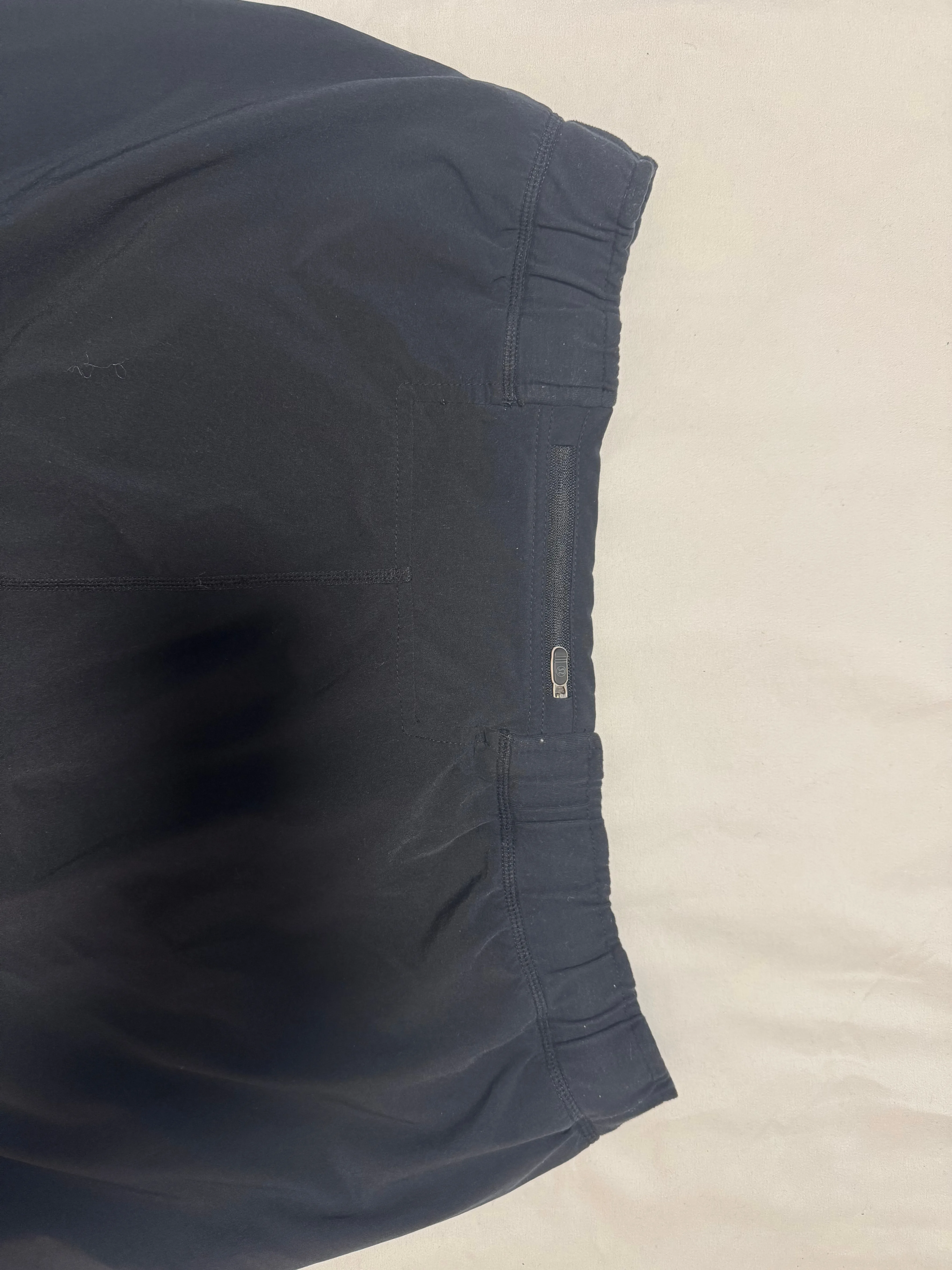 Lululemon shorts - Black image indicator(4)