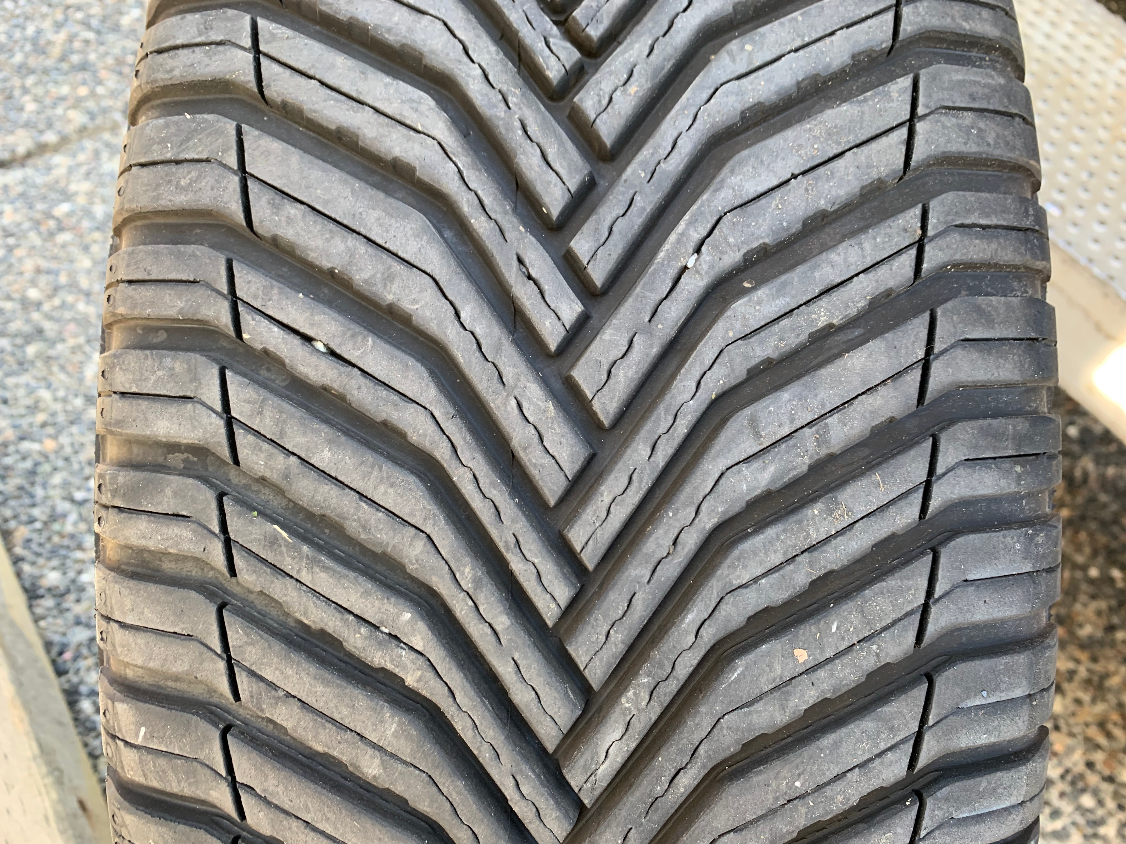 1 x single 235/50/20 M+S 104V Michelin Cross climate 2 95% tread - photo 2