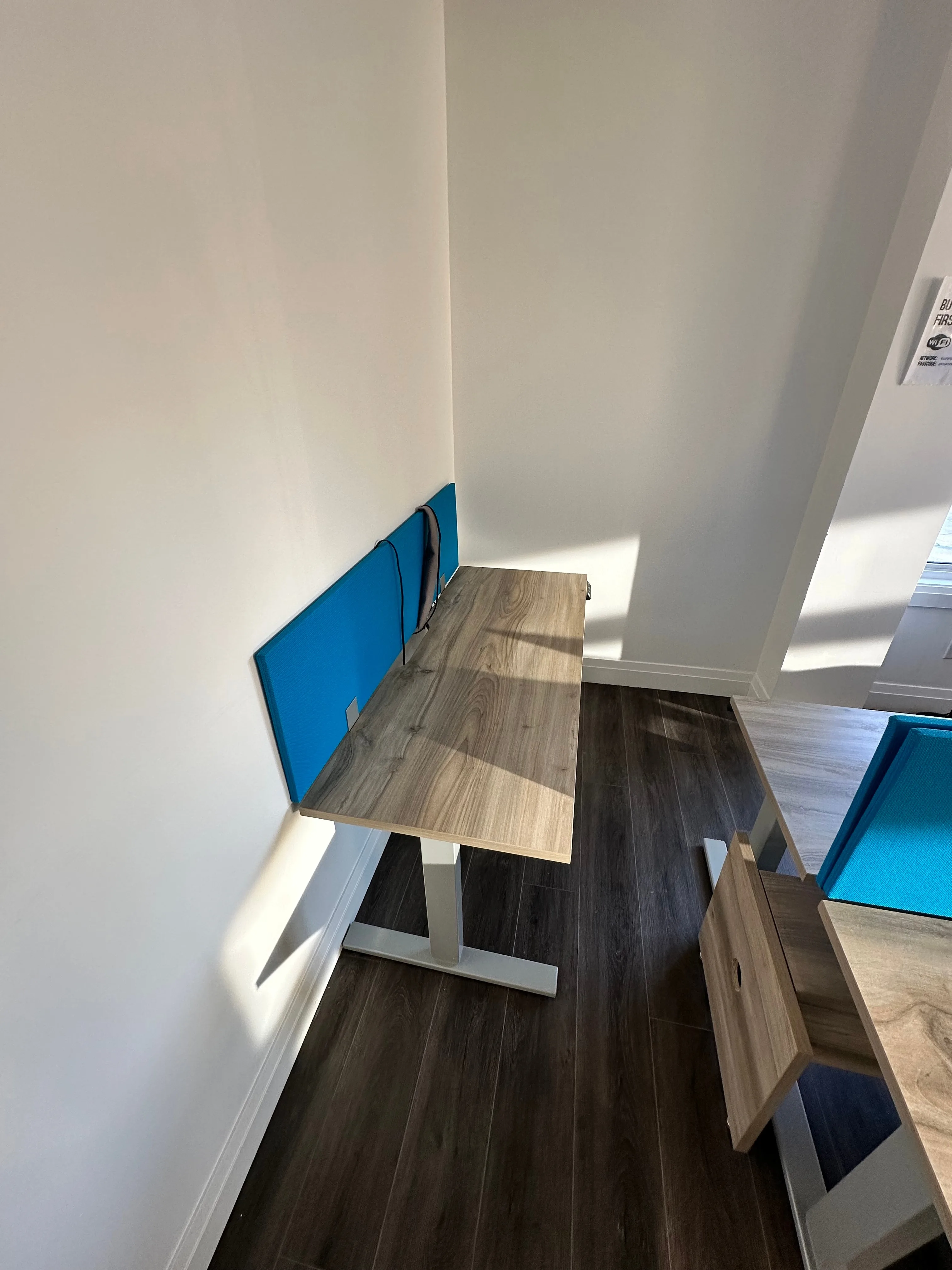 Standing desk with storage unit image indicator(3)