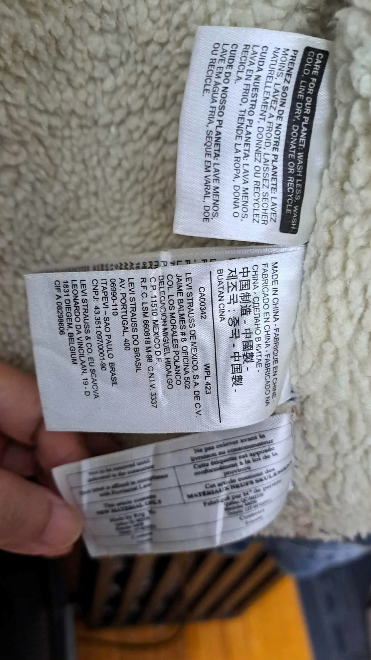 Authentic Levi's Women's 90s Sherpa Trucker Jacket image indicator(7)