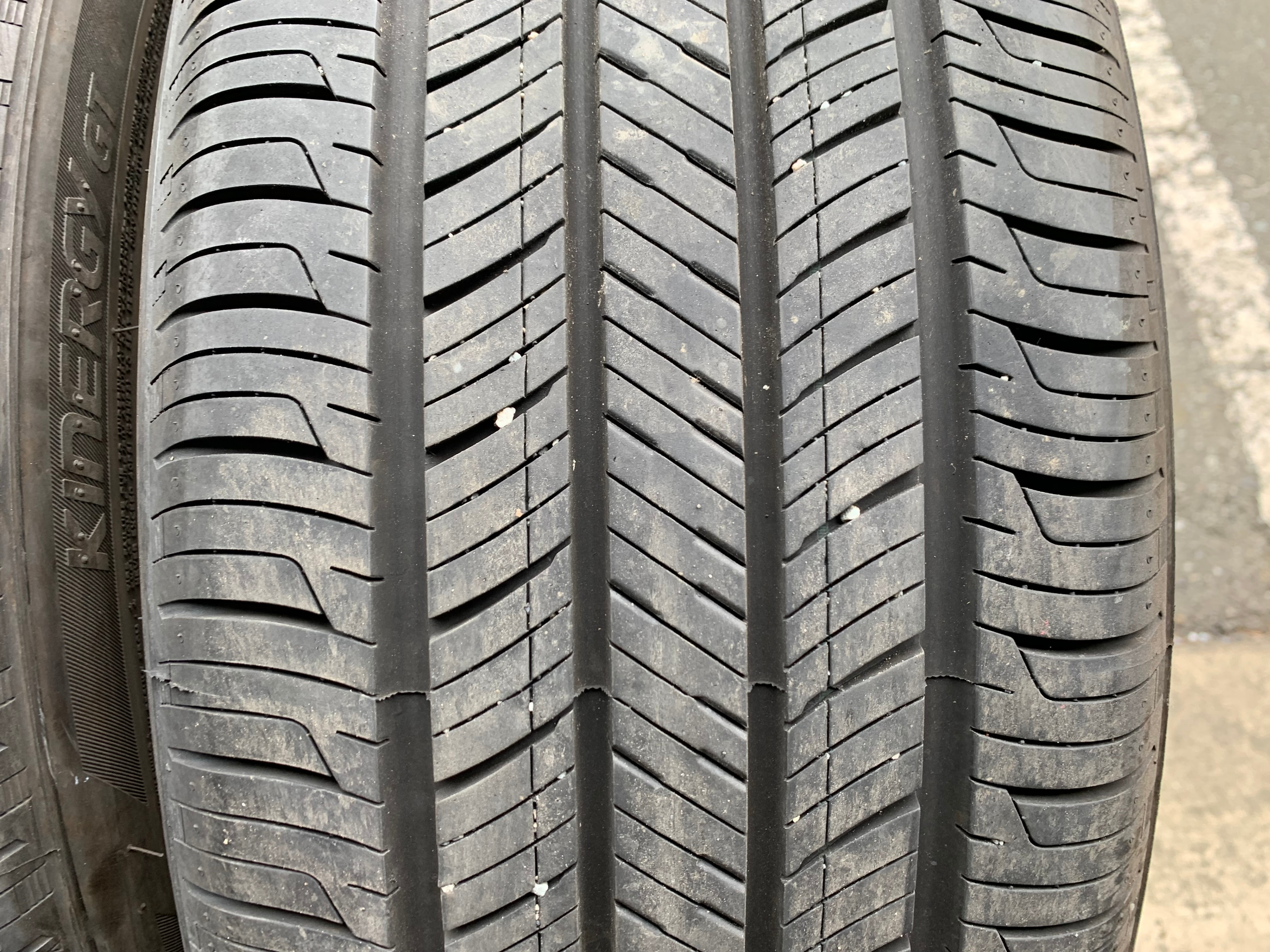 Pair of 215/45/18 89V M+S Hankook Kinergy GT with 80% tread - photo 3