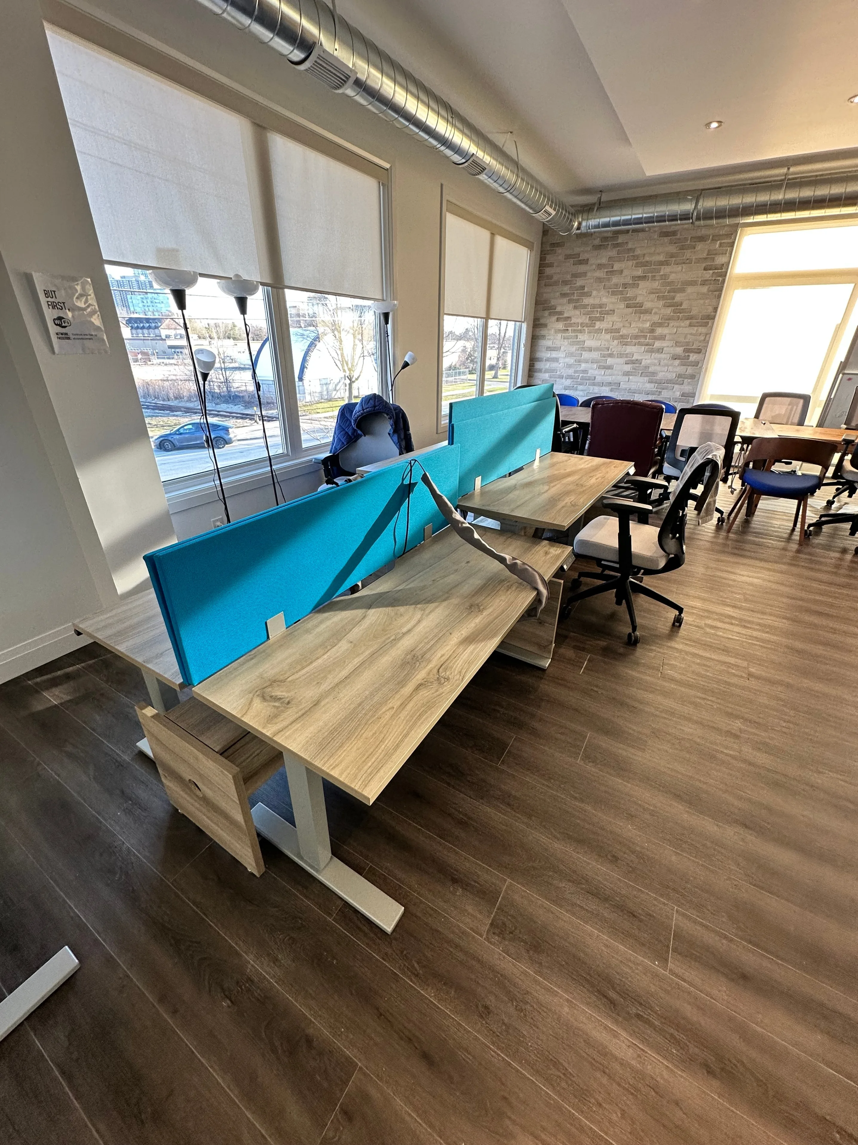 Standing desk with storage unit image indicator(2)