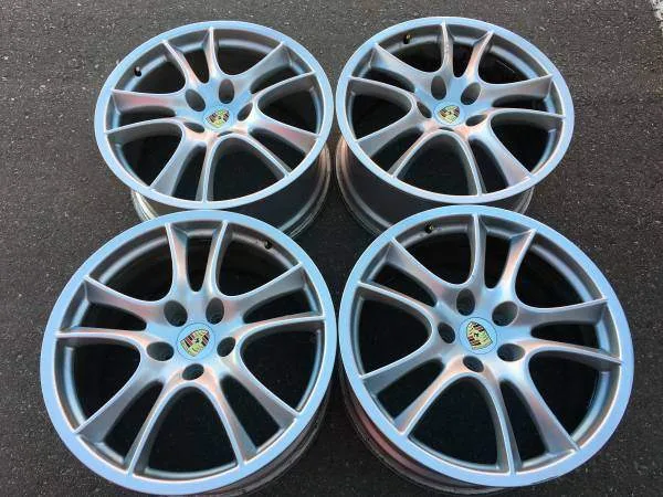 Set of Genuine OEM 21X10 ET50 Porsche Cayenne GTS rims good cond thumbnail