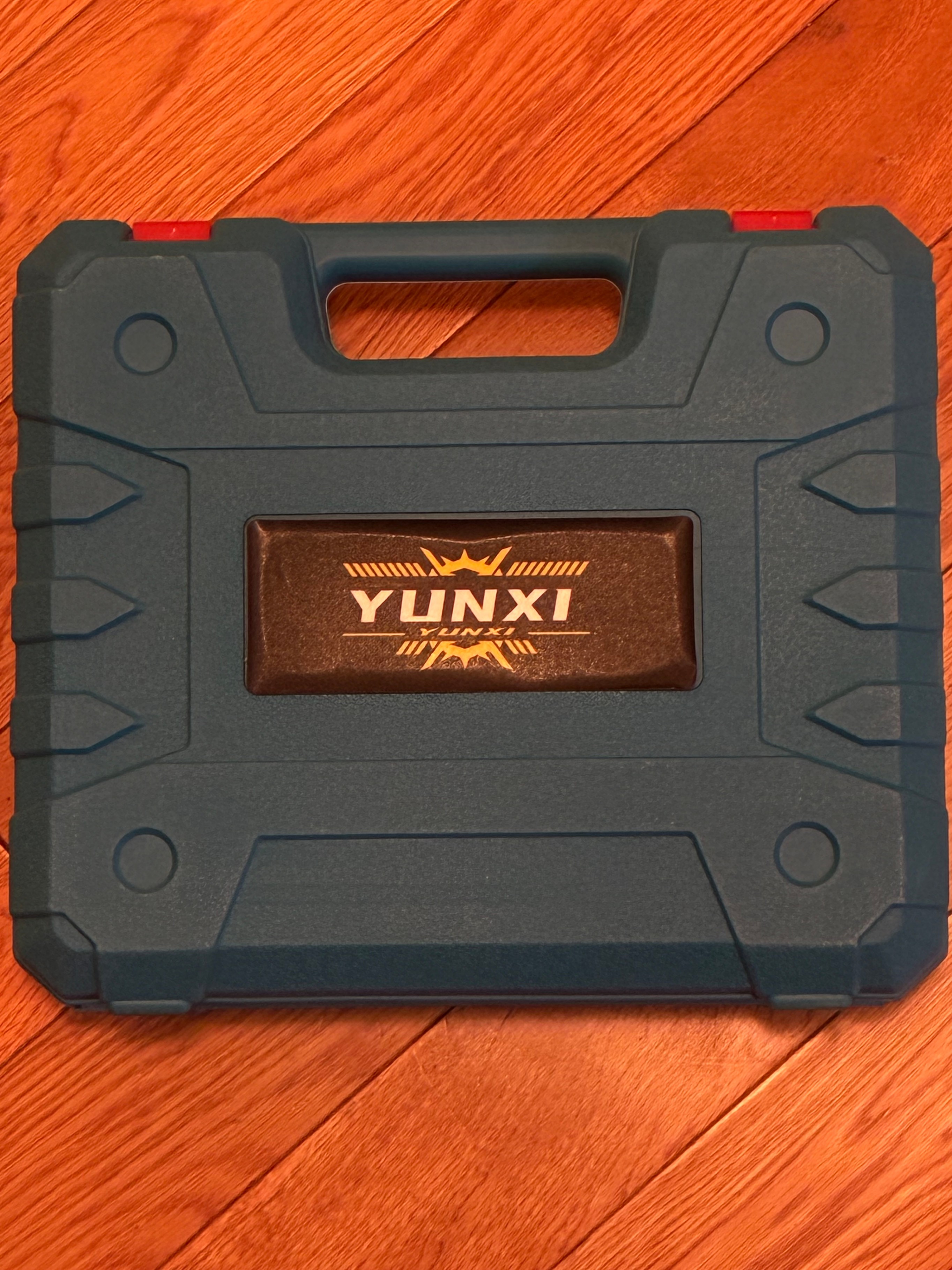 YUNXI Lithium Electric Drill Set with 2 Li-Ion Batteries, new - photo 2
