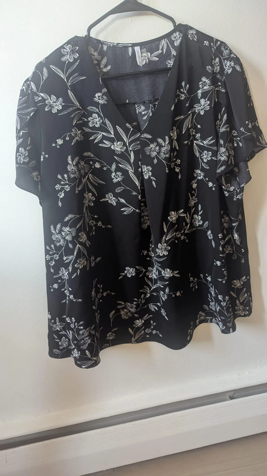 Variety of women's pre-loved blouses - 3 pieces image indicator(2)