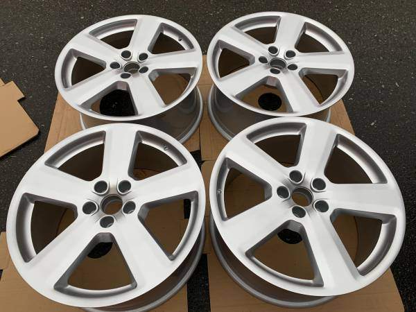 STUNNING - Set of Genuine OEM Audi A8 19x9" ET44 rims Like New