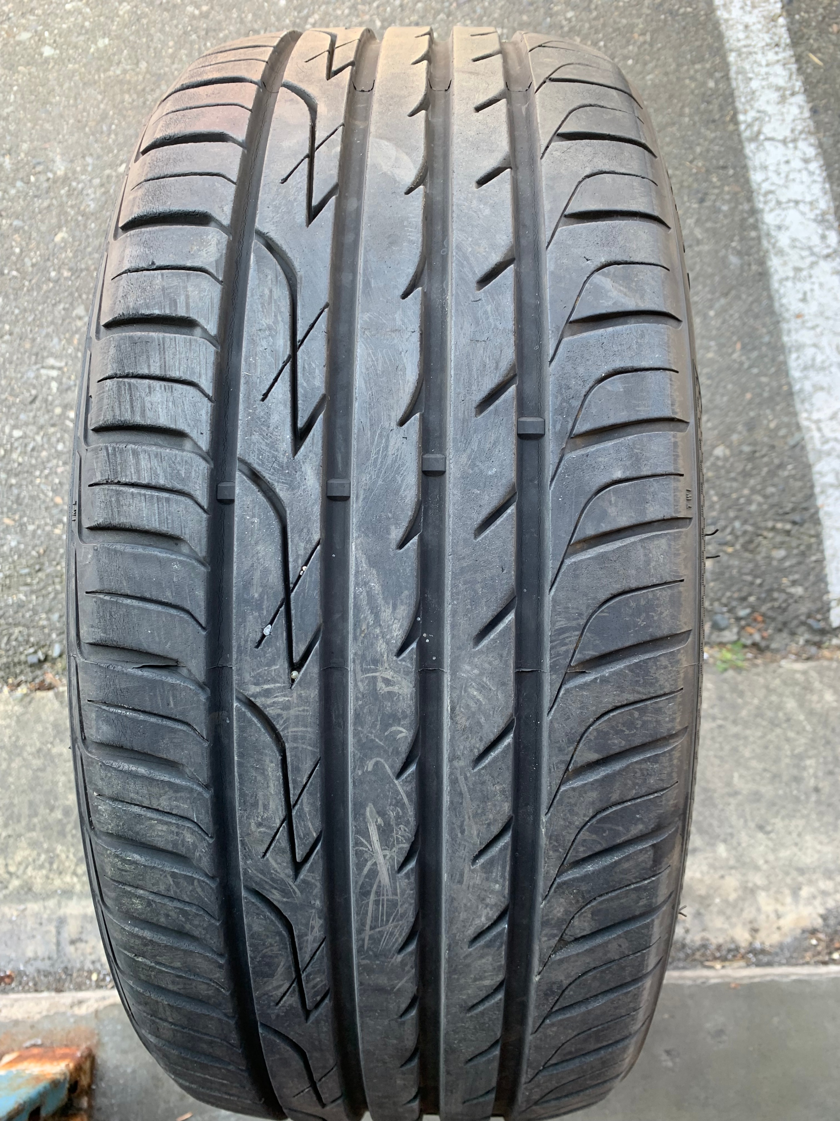 1 X single 225/45/18 95W M+S Three A P606 with 80% tread