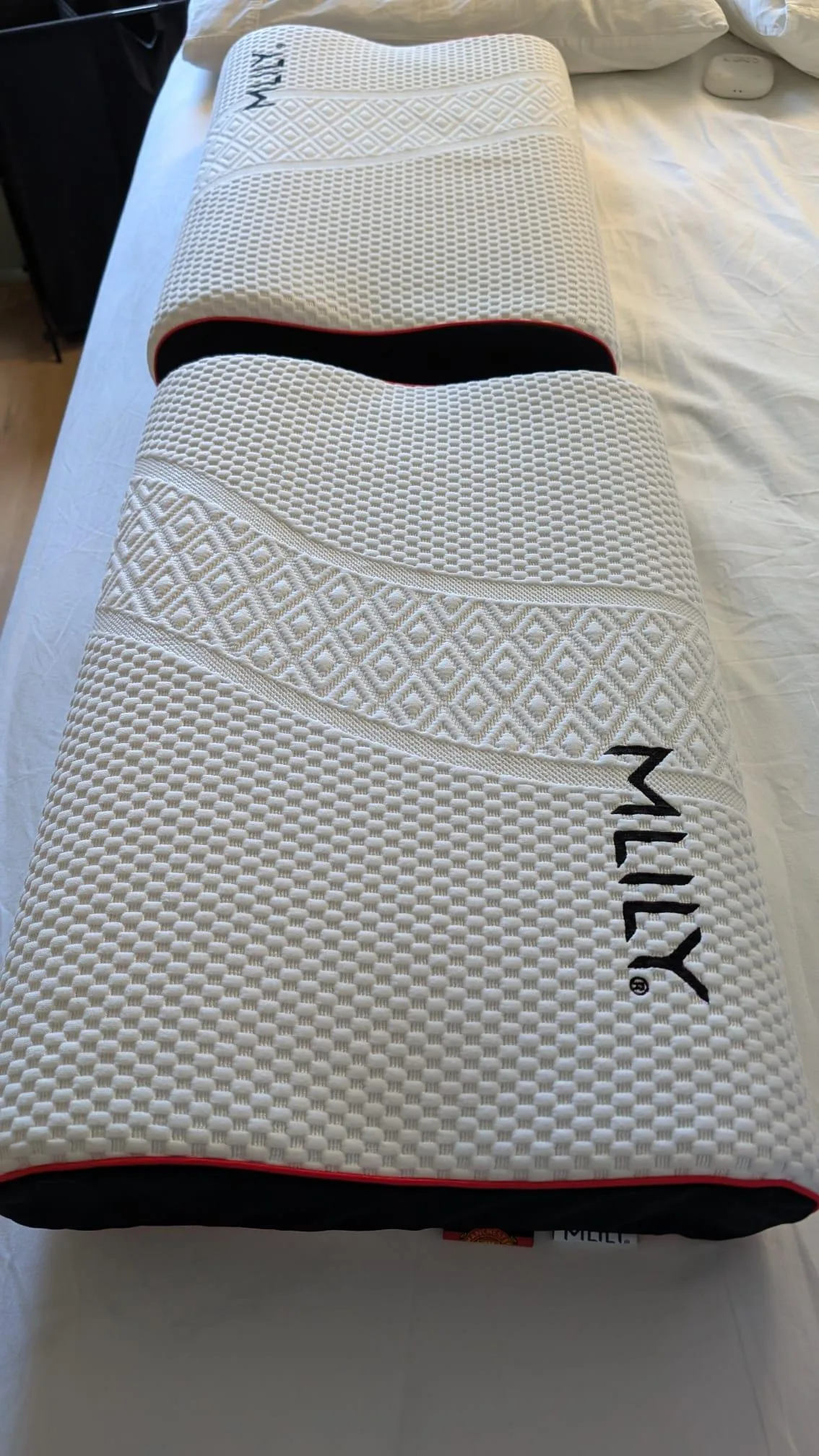 Mlily Manchester United Contour Pillows image indicator(2)