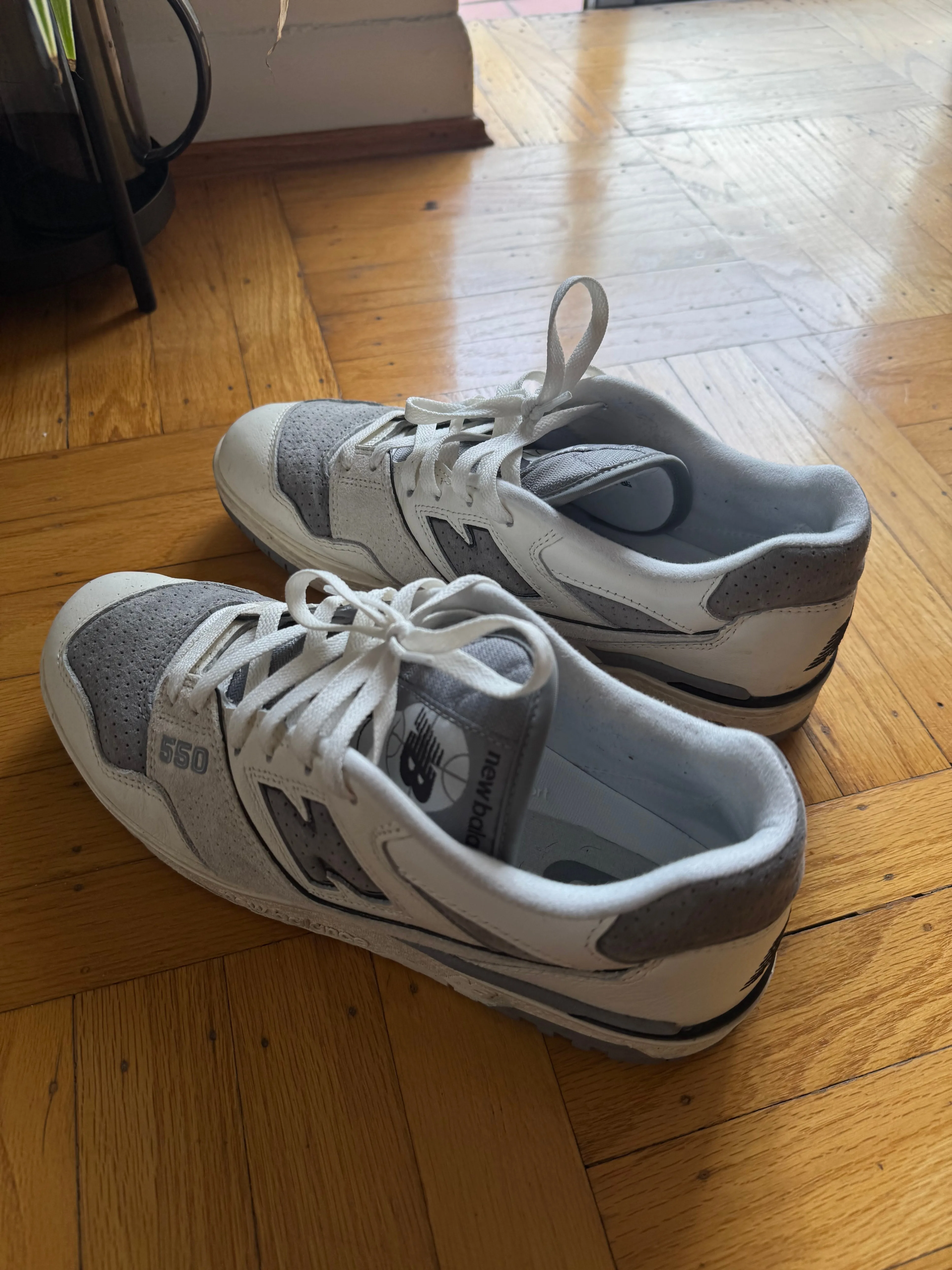 NEW BALANCE 550 - GREY/WHITE image indicator(7)