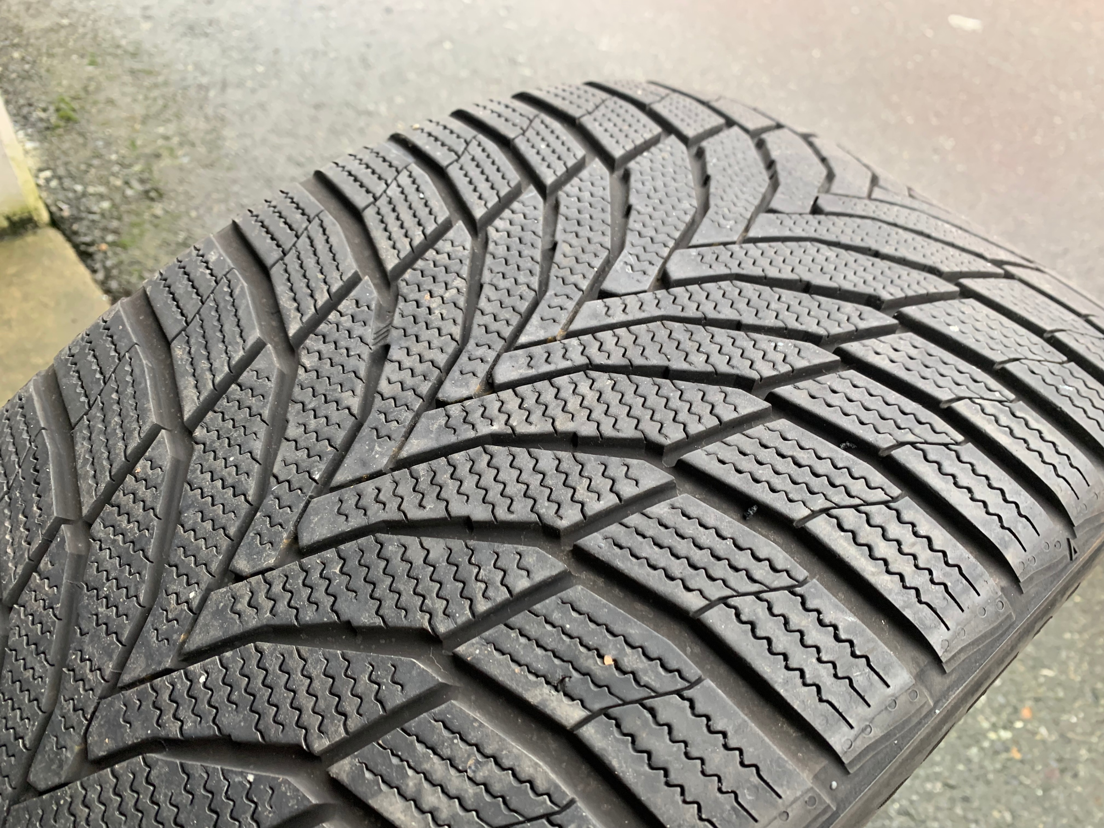 1 x single 265/35/20 M+S Nexen winguard Sport 2 with 70% tread - photo 4