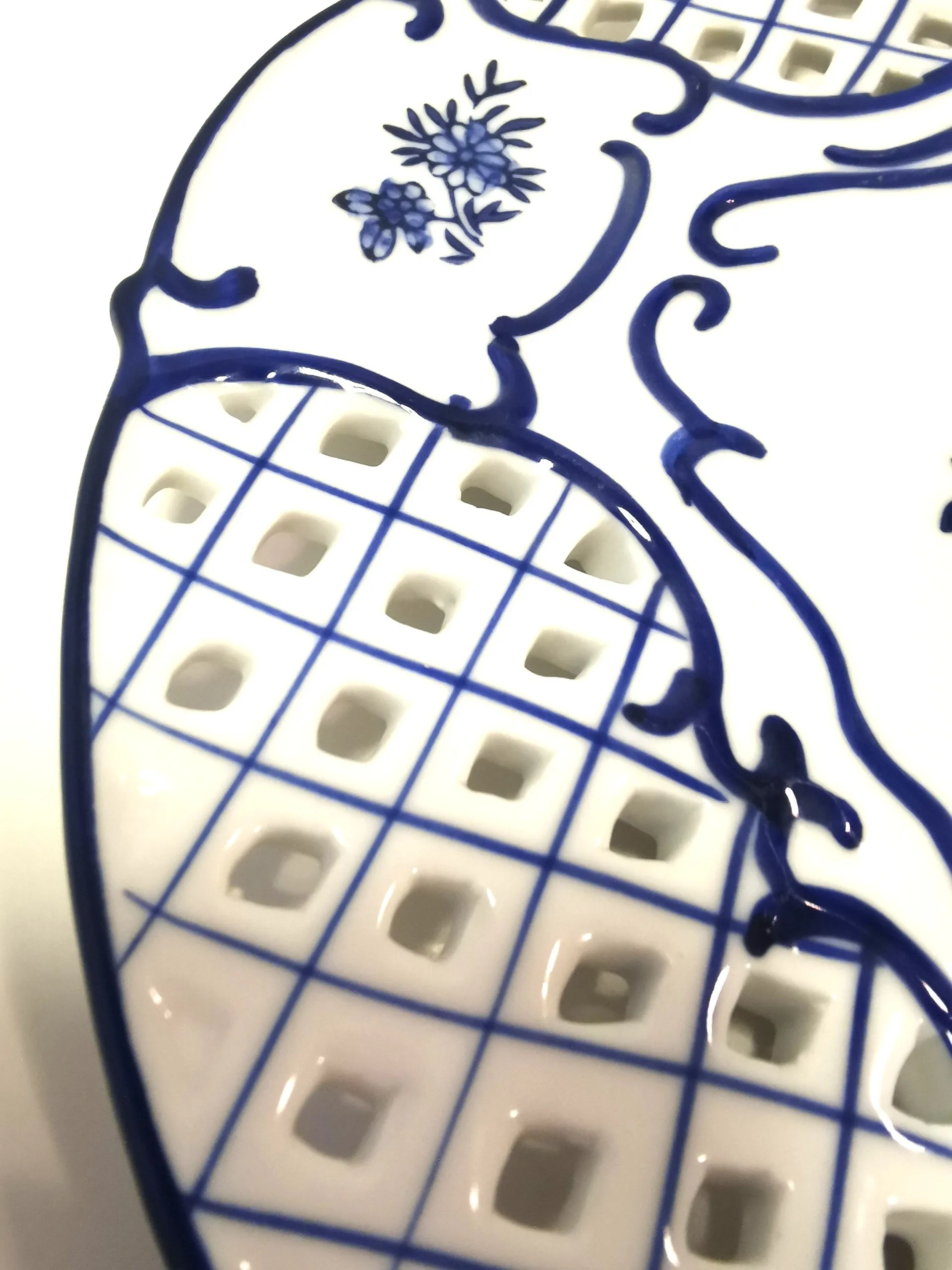 Vintage Osaka Fenton Japan Plate – 9 Inch Gold Toned Trim image indicator(8)