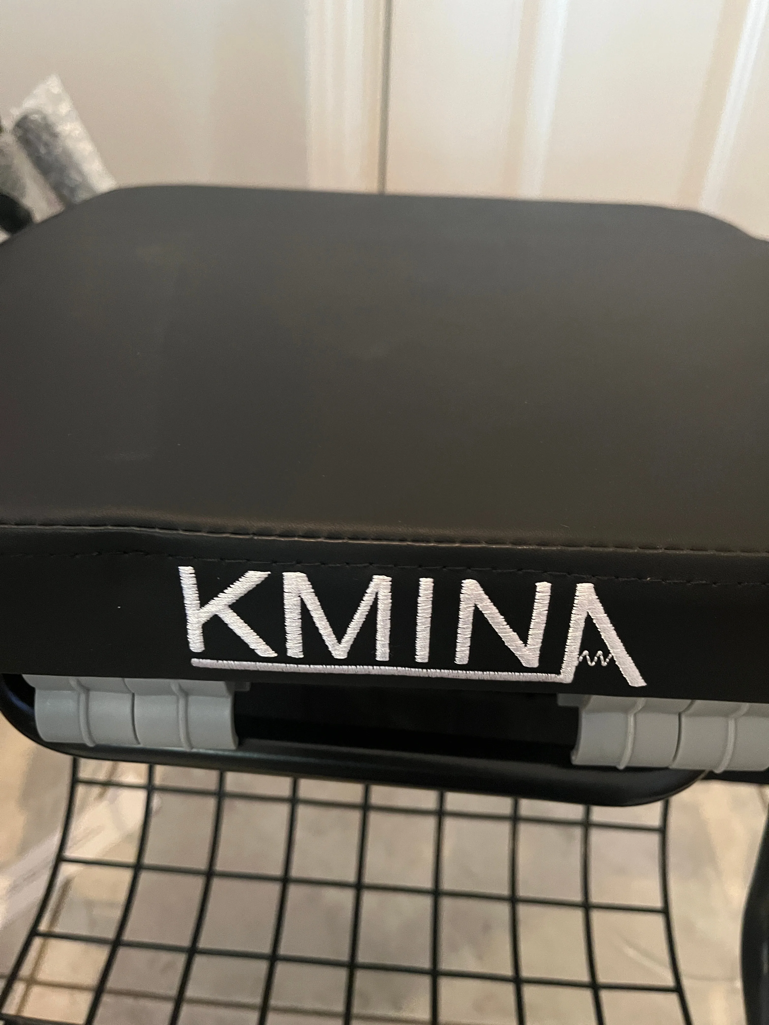 Lightweight Folding Rollator Walker with Seat & Brakes image indicator(7)