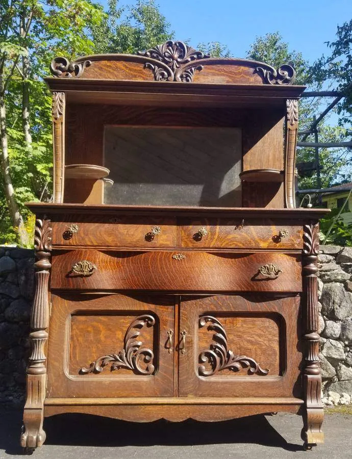 Antique Tiger Oak Sideboard Buffet with Hutch & Key image indicator(5)