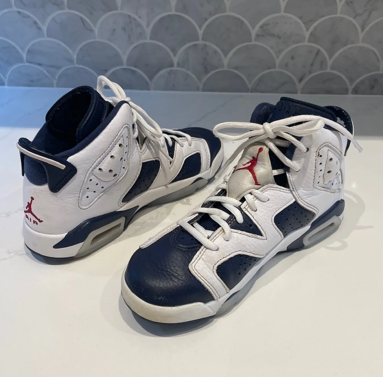 AMAZING CONDITION Nike Air Jordan’s for youth, in white and navy thumbnail