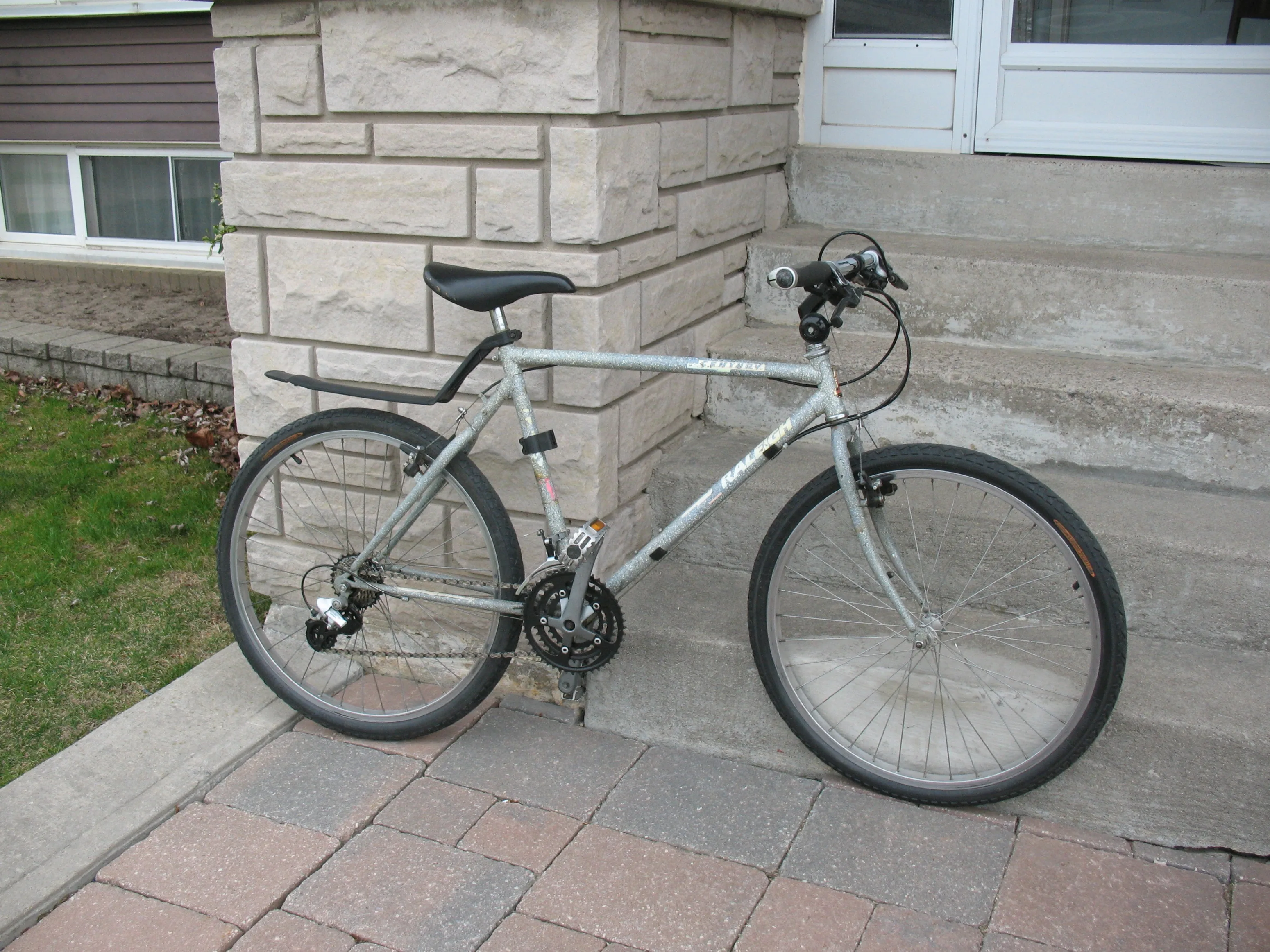 Raleigh Mens Mountain Bicycle thumbnail