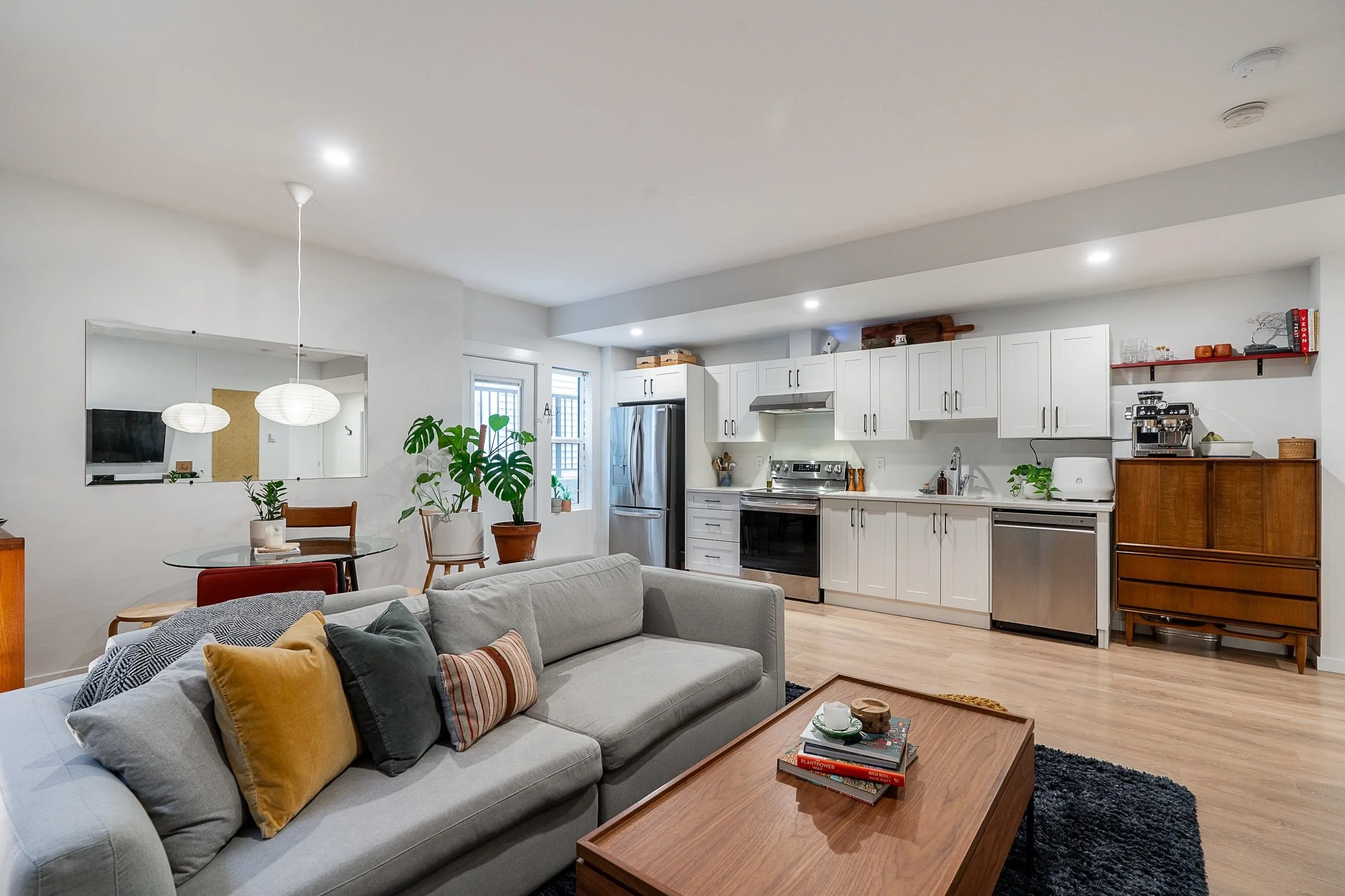 Bright & Modern 1-Bed/1-Bath Fully Furnished Legal Suite image indicator(3)