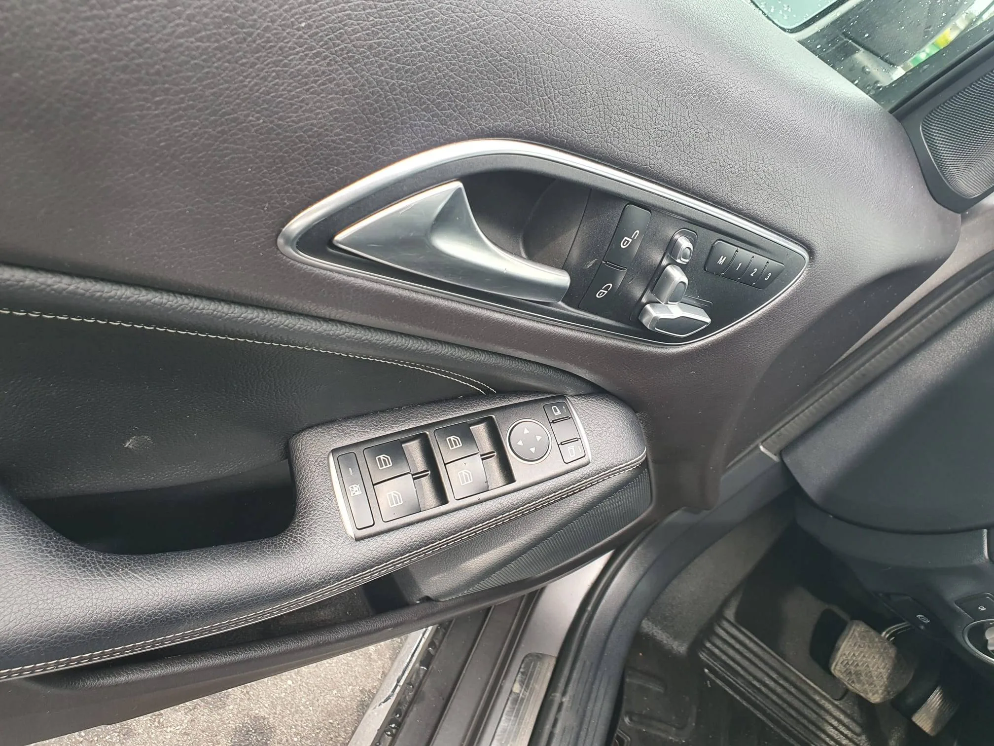 2018 Mercedes GLA 250 4Matic image indicator(9)