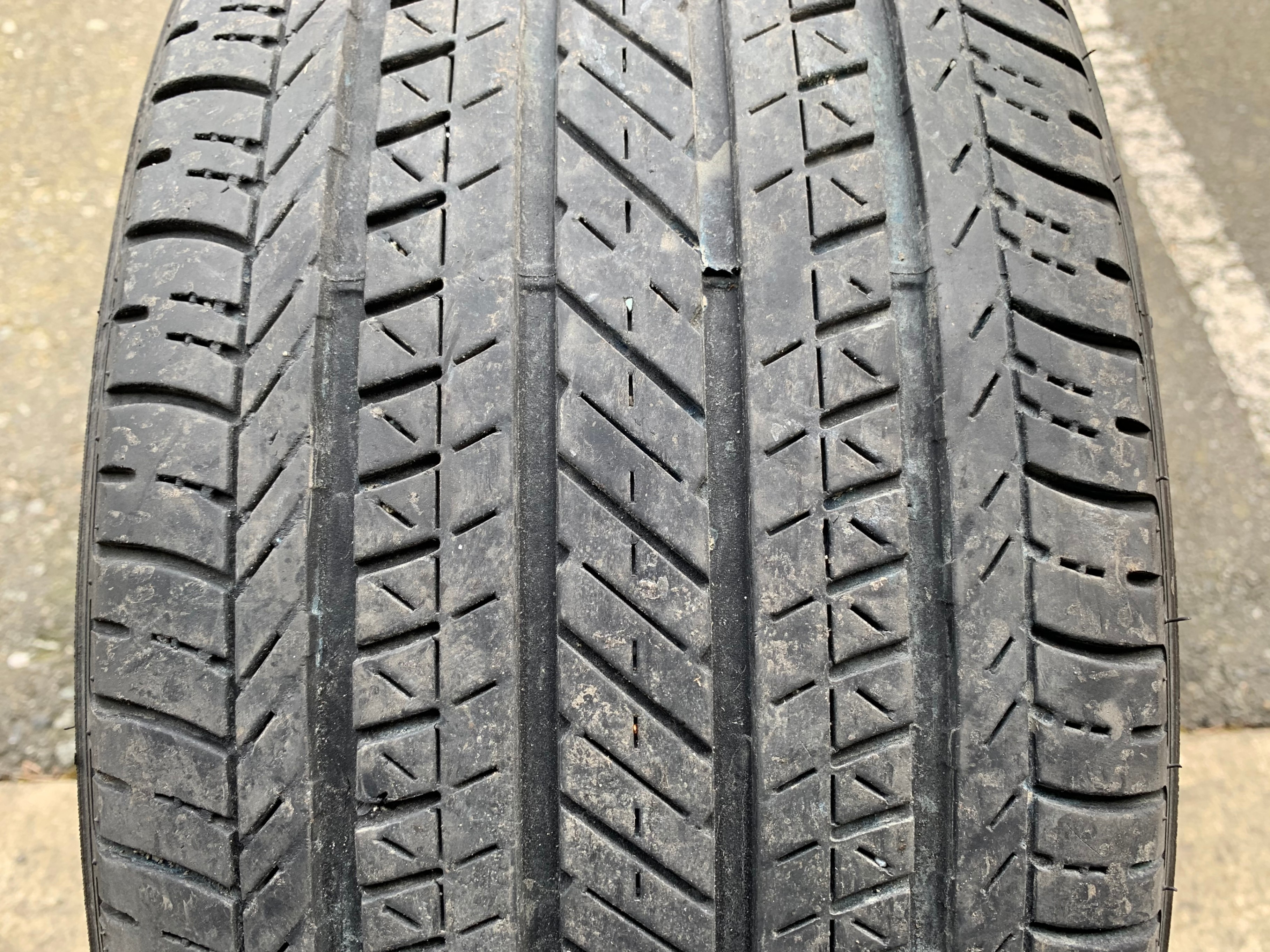 1 x single 235/50/18 Bridgestone dueler HL 422 ecopia 50% tread - photo 2