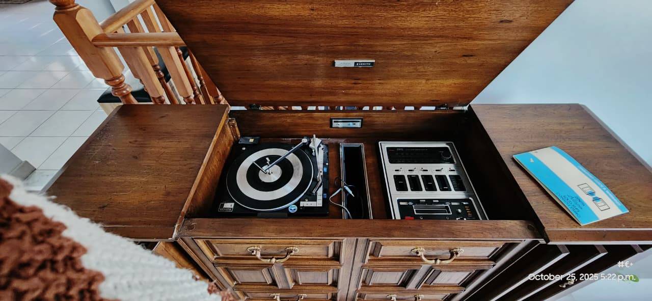Vintage Zenith console AM FM radio 8 track & Record player - photo 3
