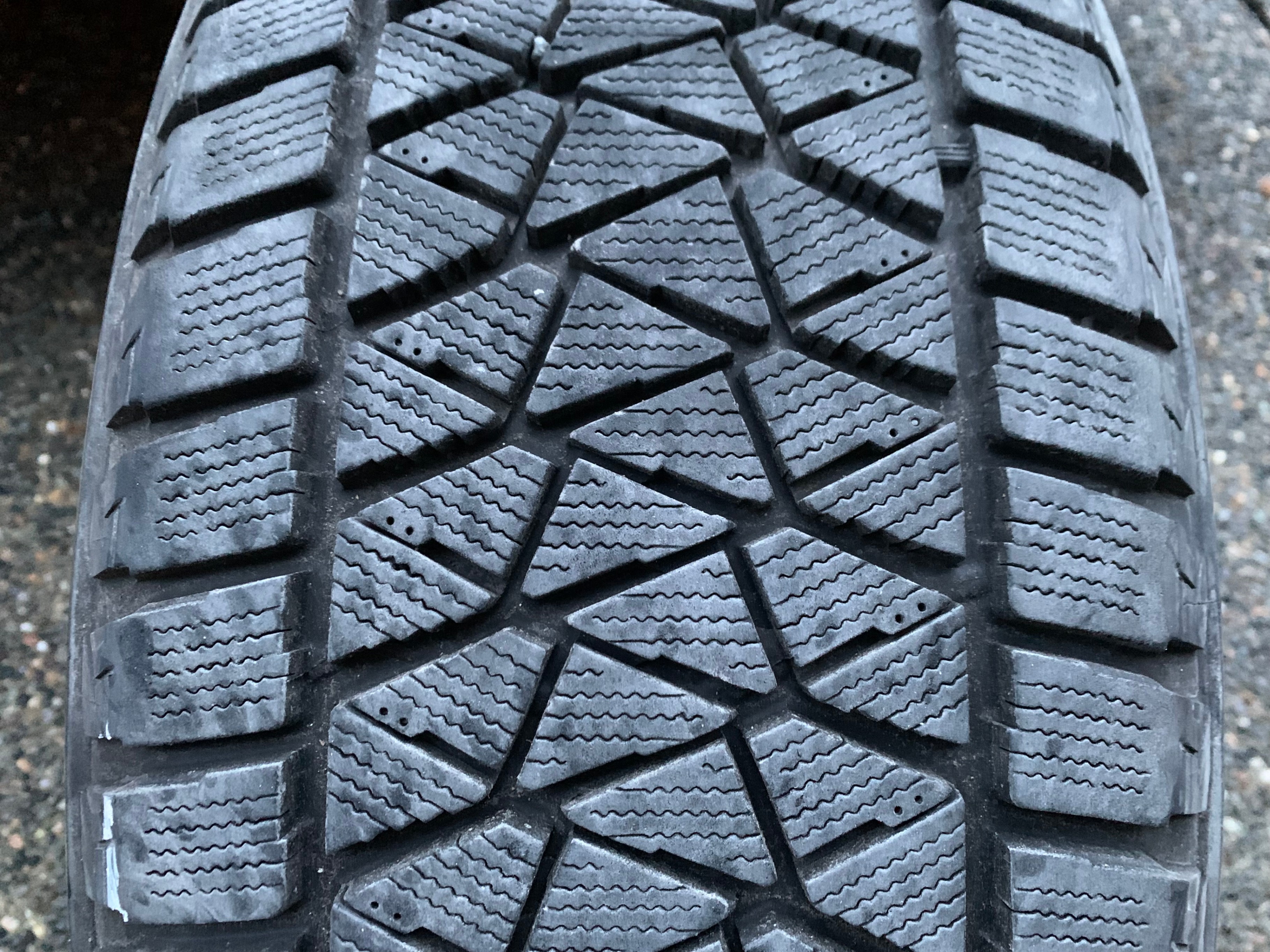 1 x single 235/55/18 M+S Bridgestone Blizzak DMV2 with 90% tread - photo 2