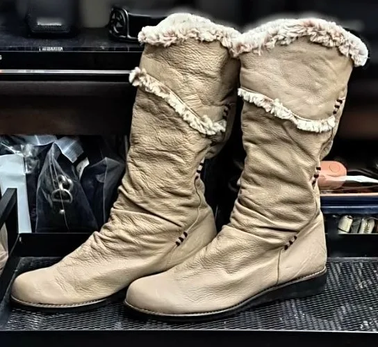 Woman's Genuine Leather Shearling Pull-on Boot Used Like New