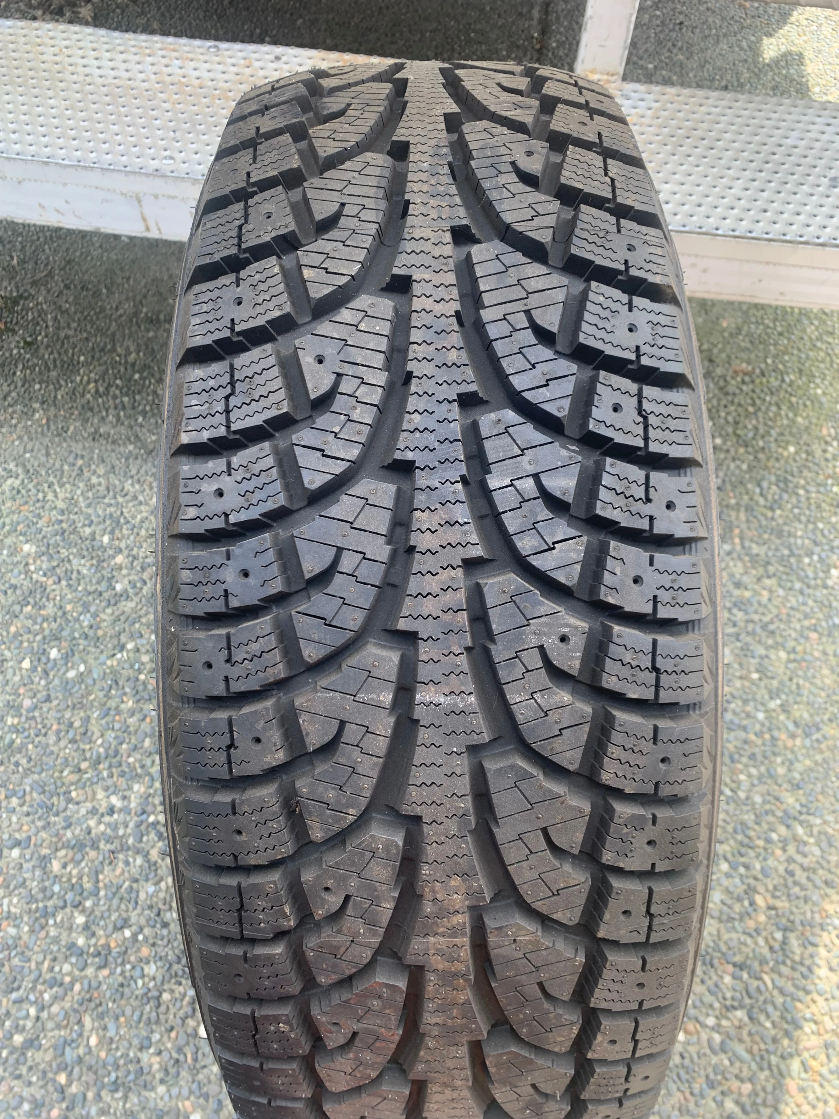 1 X single 265/65/17 Hankook Ipike RW11 Winter tire brand new thumbnail