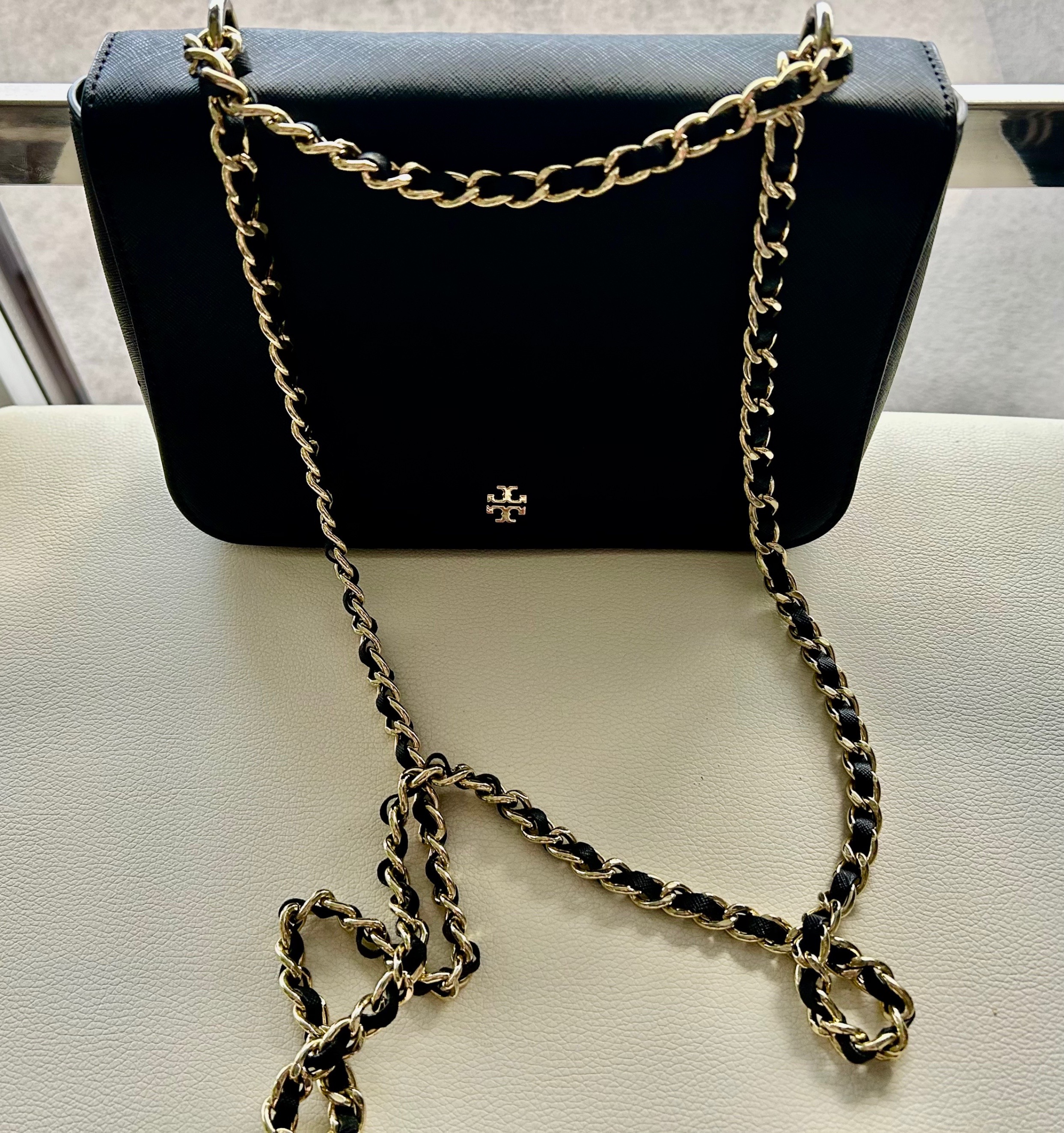 Authentic Tory Burch Leather Crossbody Bag – Mint Condition - photo 4
