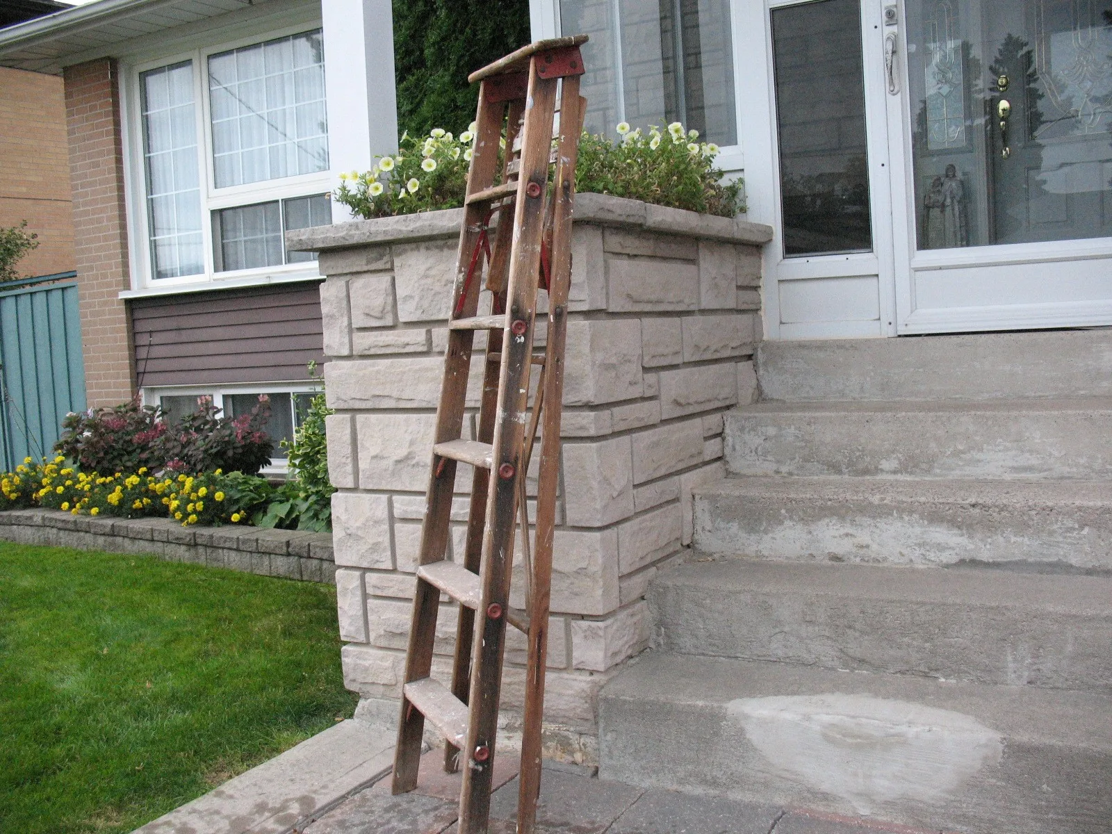 6 Foot Vintage Wooden Ladder image indicator(10)