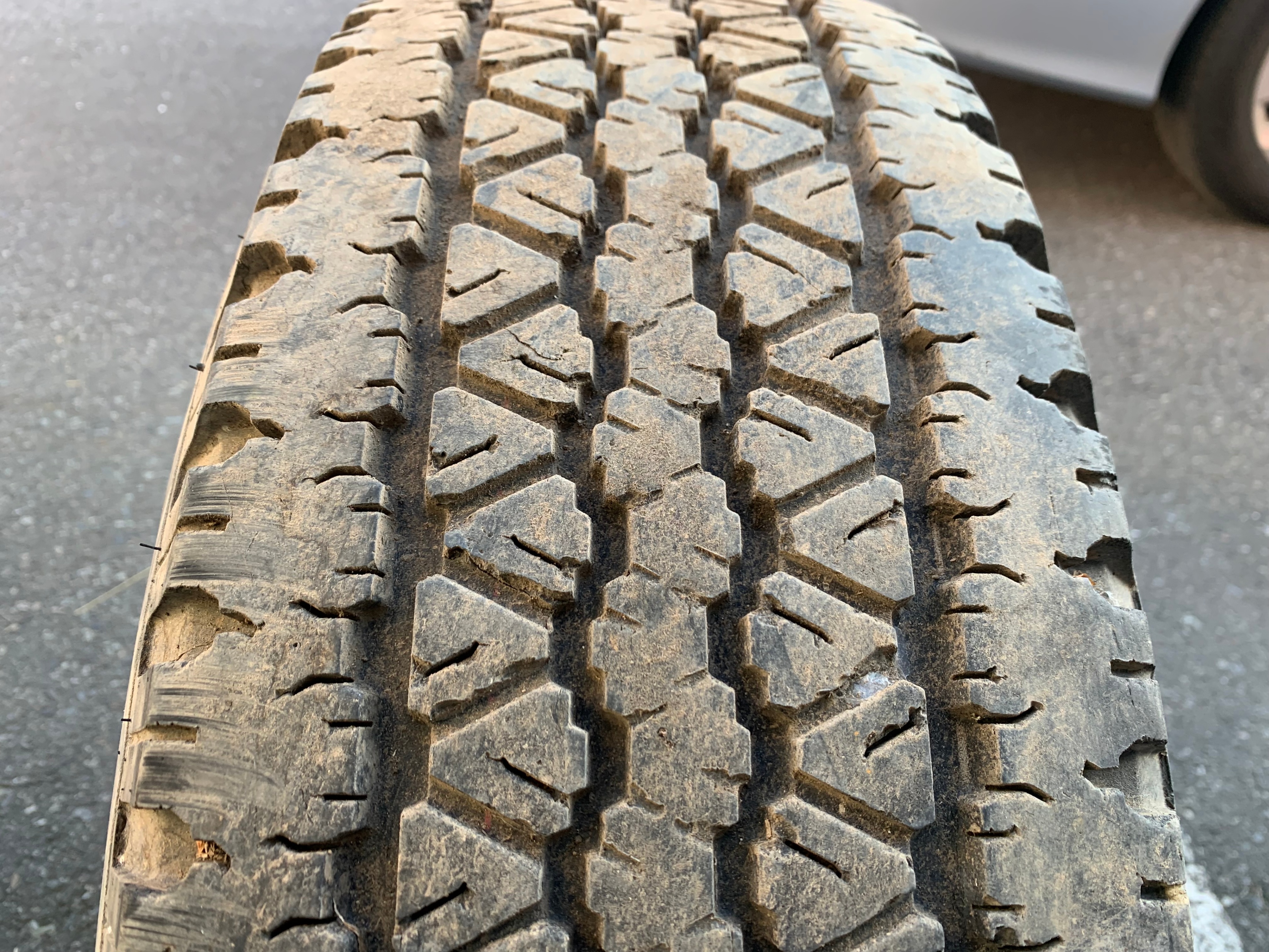 1 X single 265/70/17 goodyear tire mounted on steel rim 5x135mm - photo 3